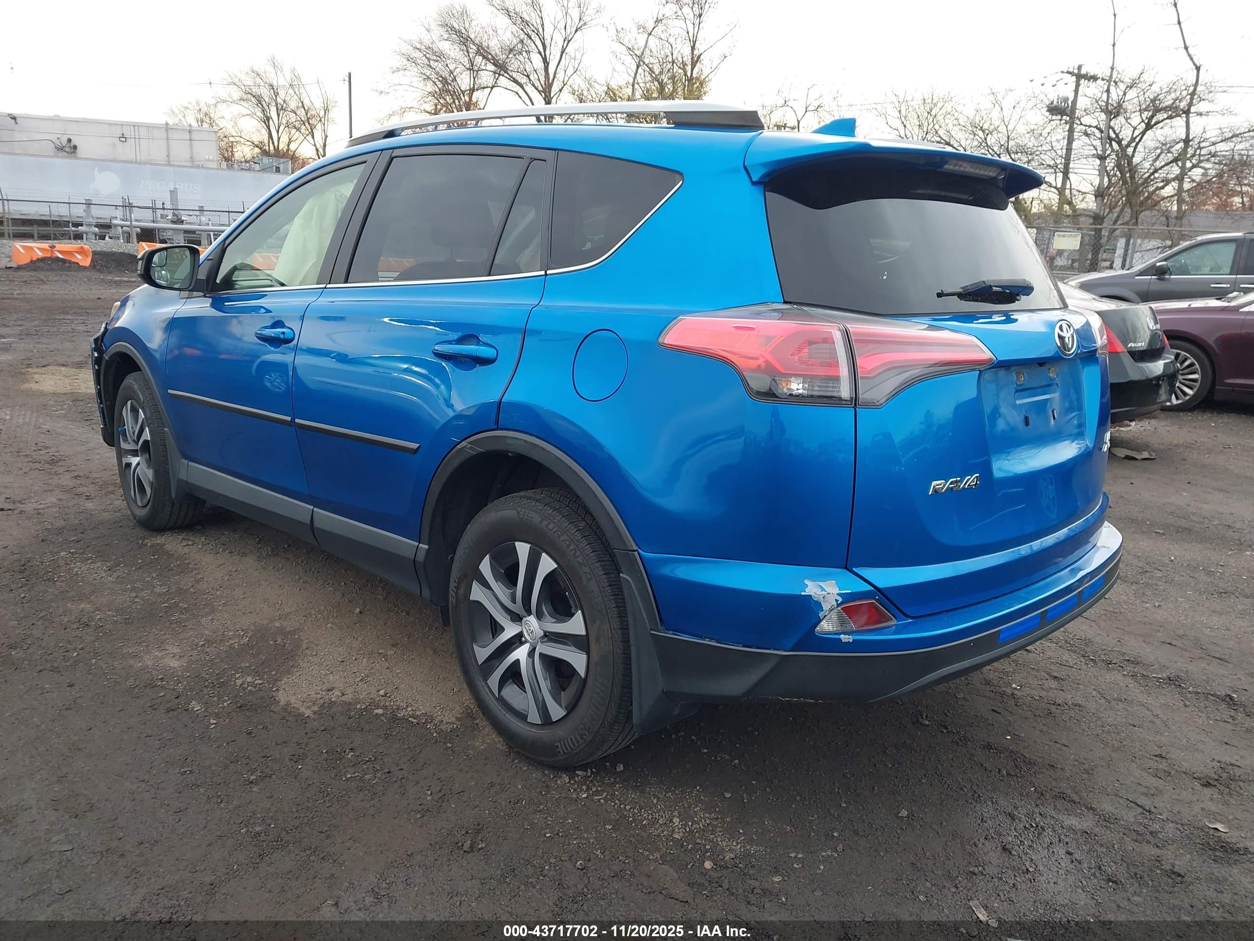 TOYOTA RAV4 image 3