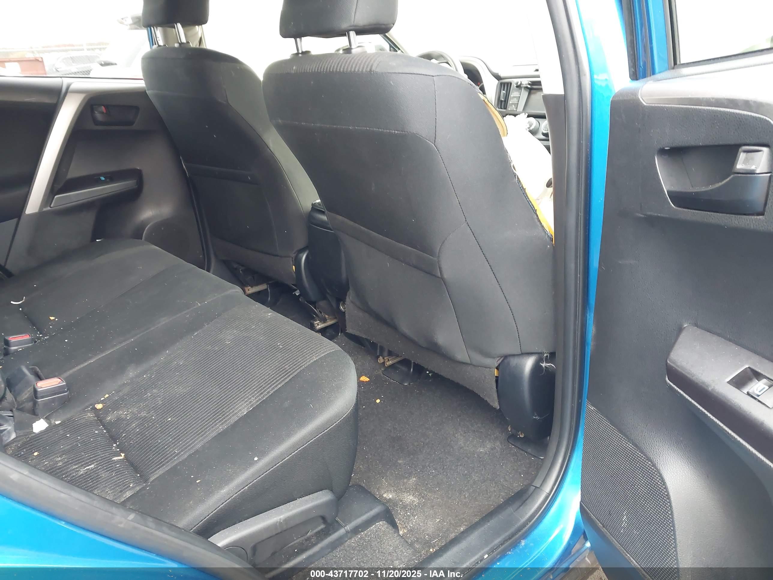 TOYOTA RAV4 image 8