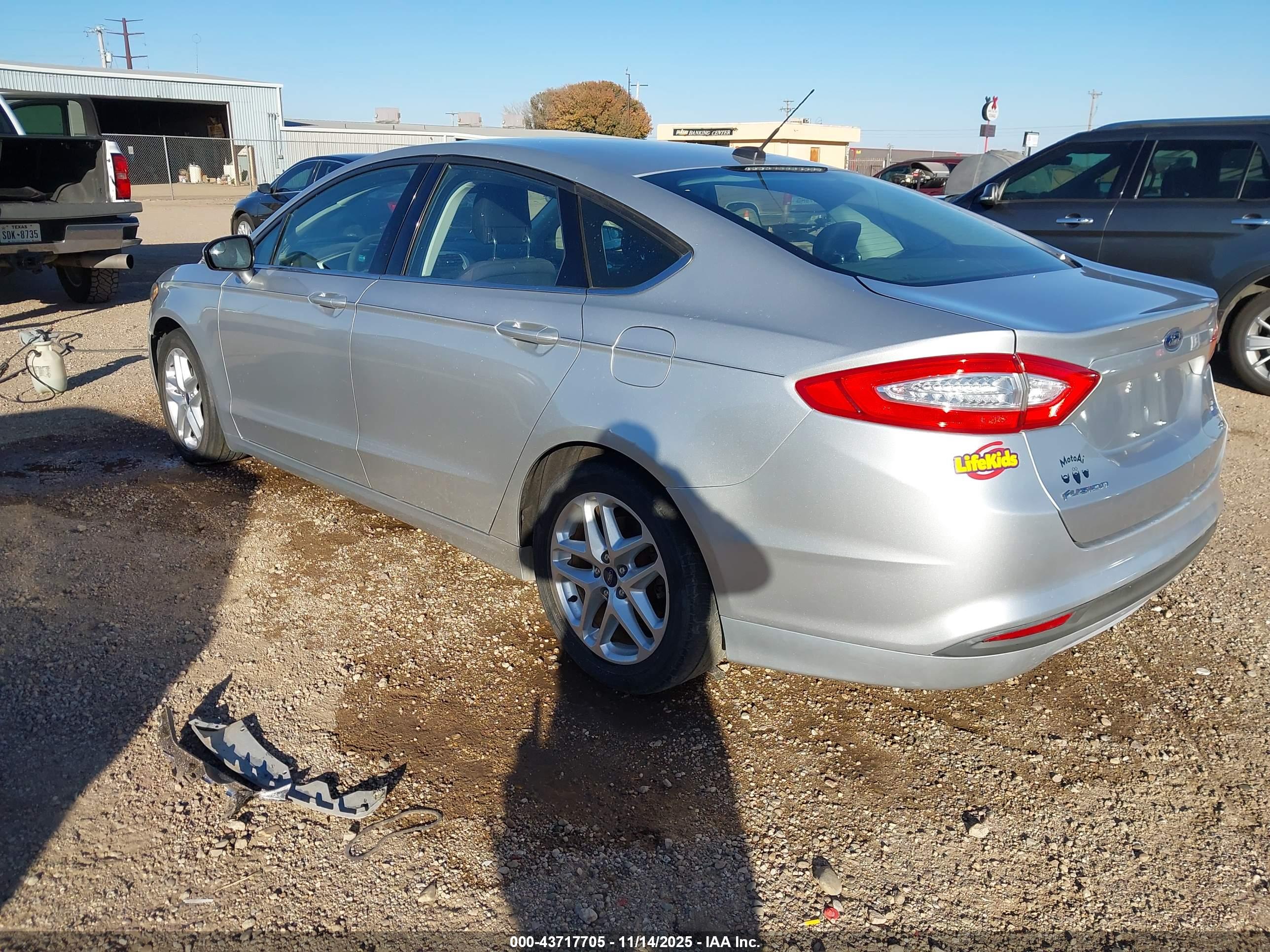FORD FUSION image 3