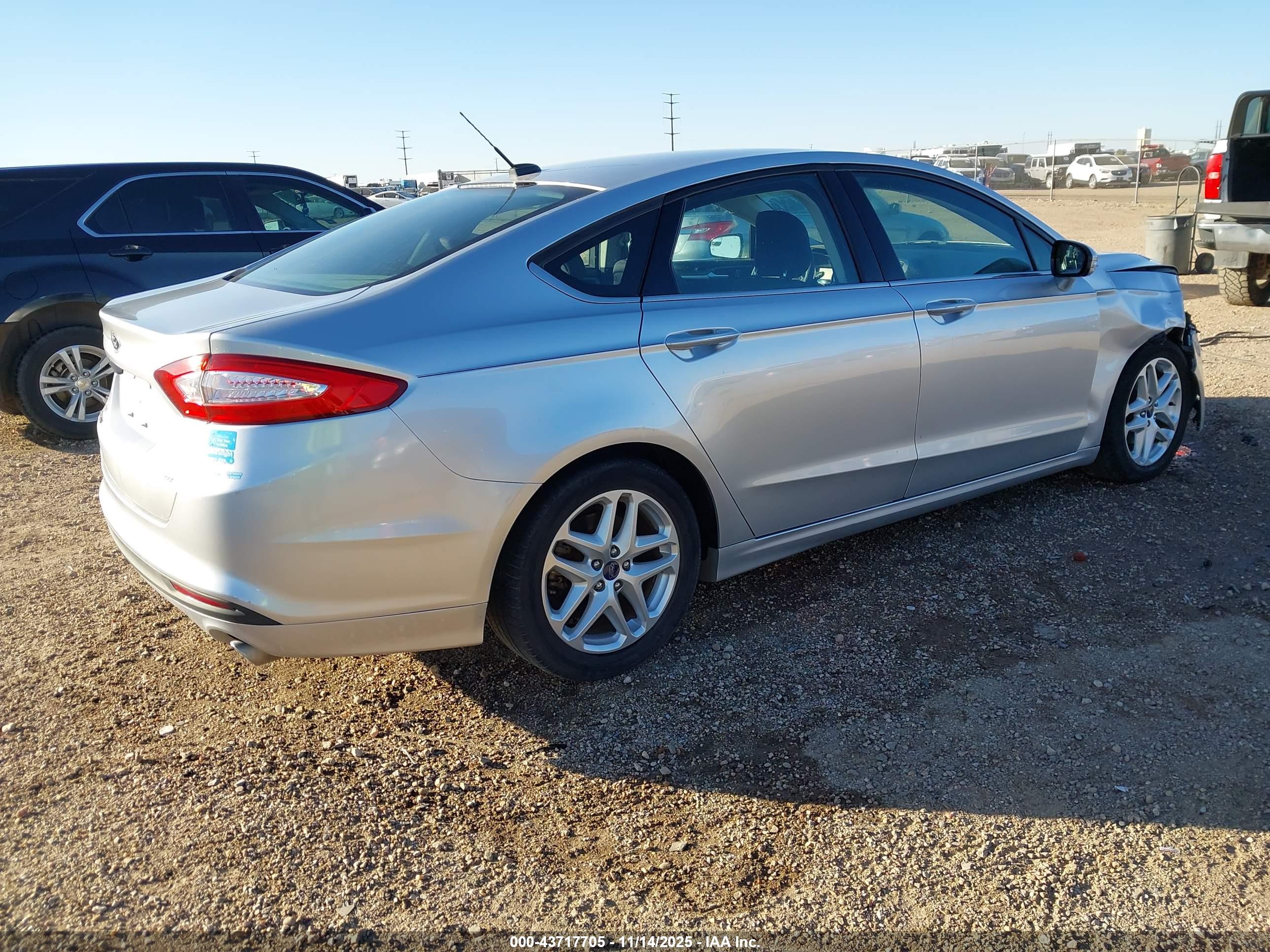 FORD FUSION image 4