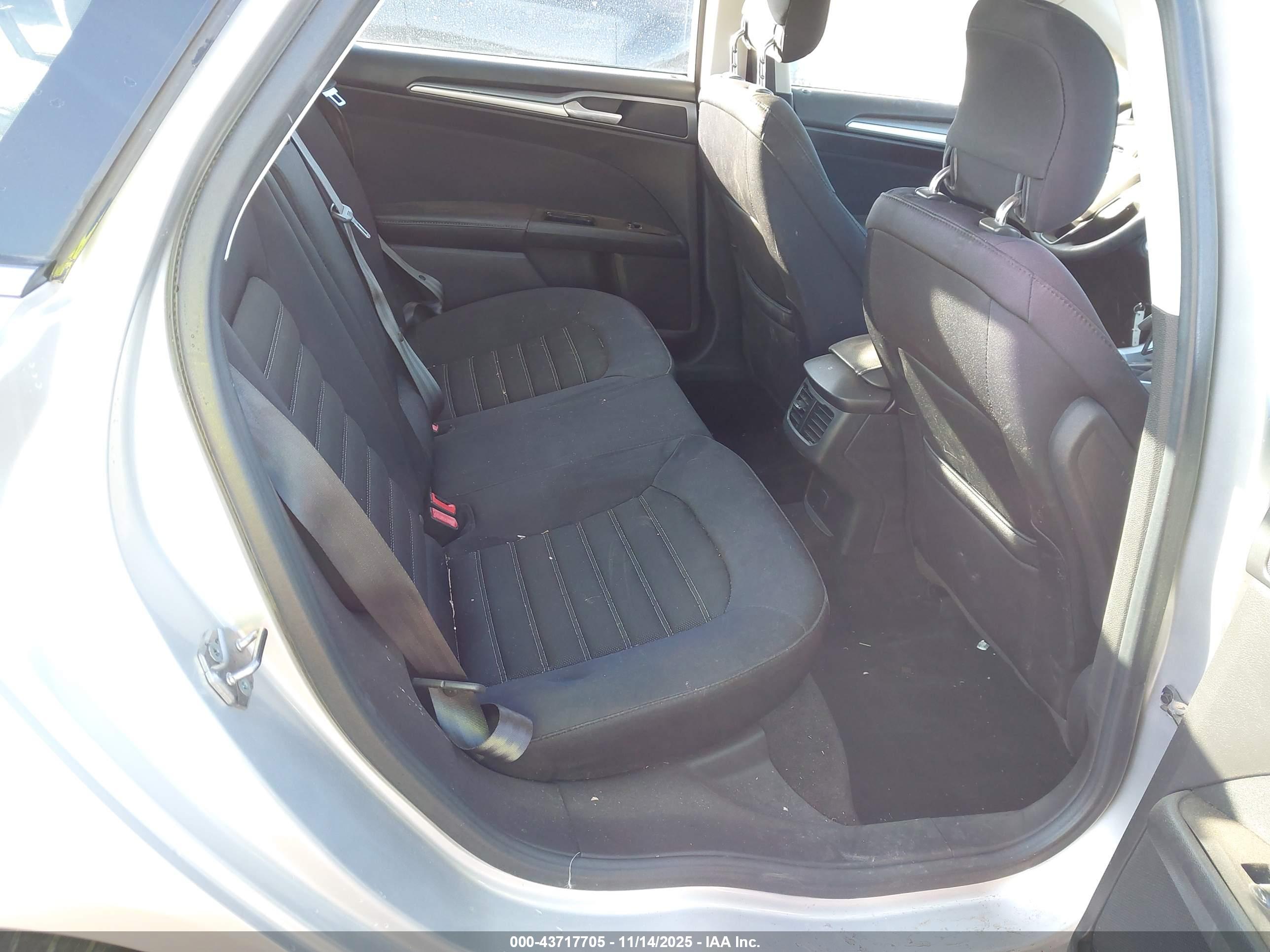 FORD FUSION image 8