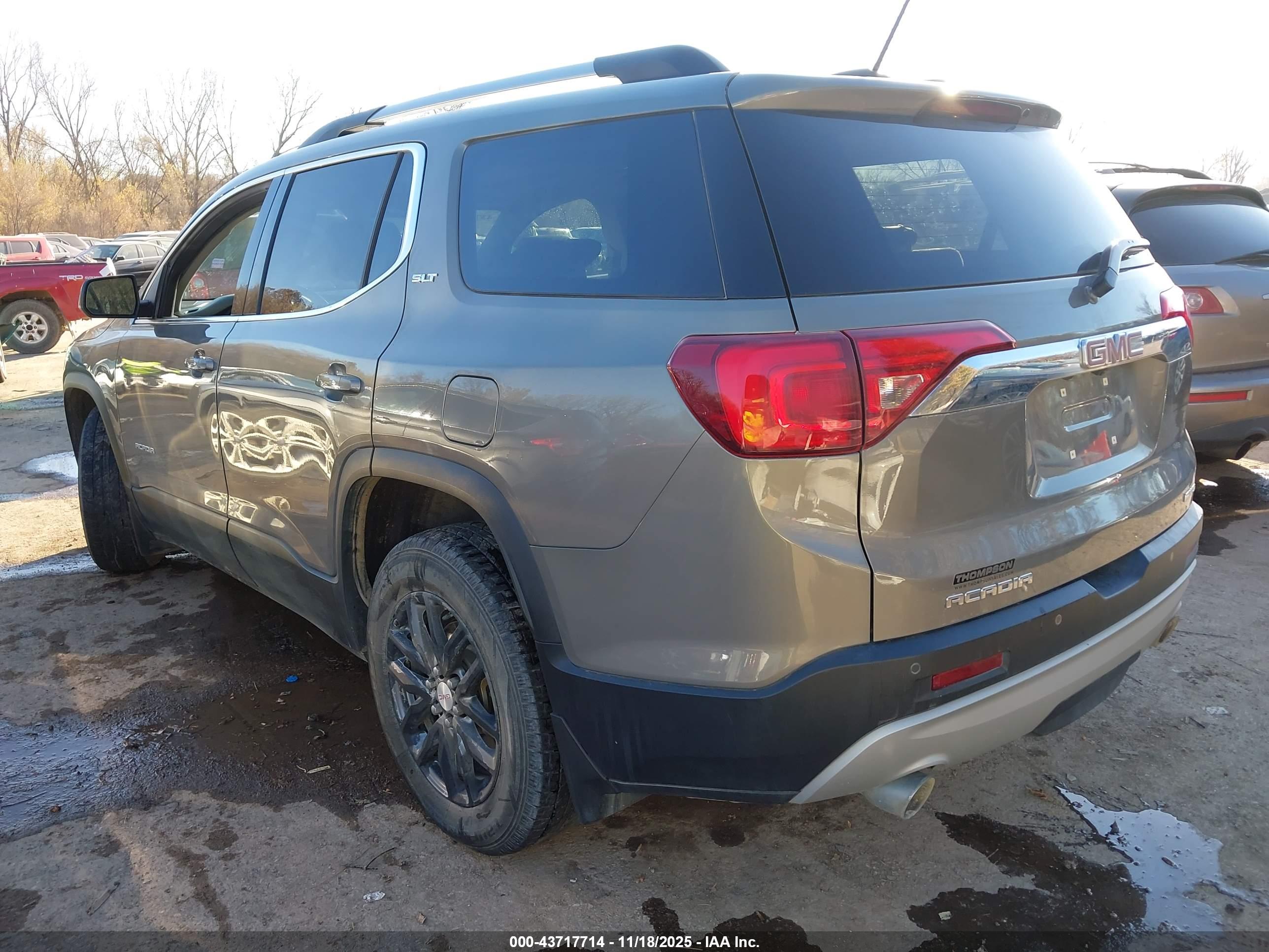 GMC ACADIA image 3