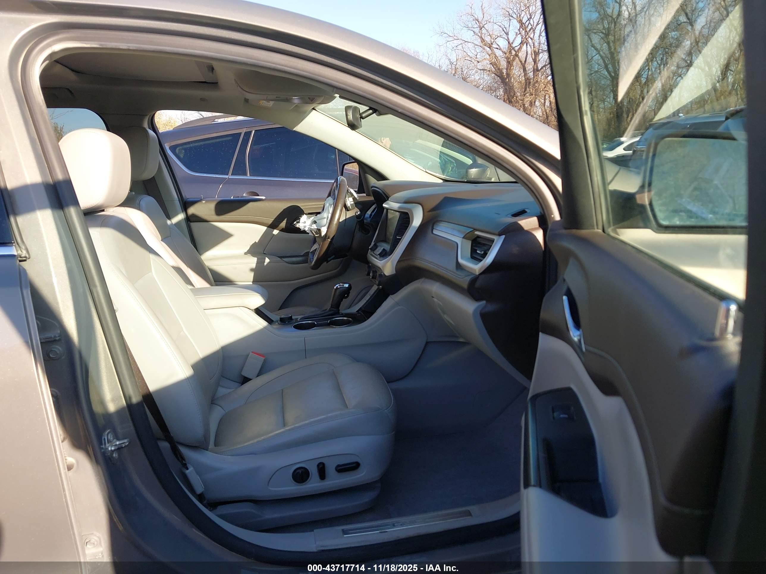 GMC ACADIA image 5