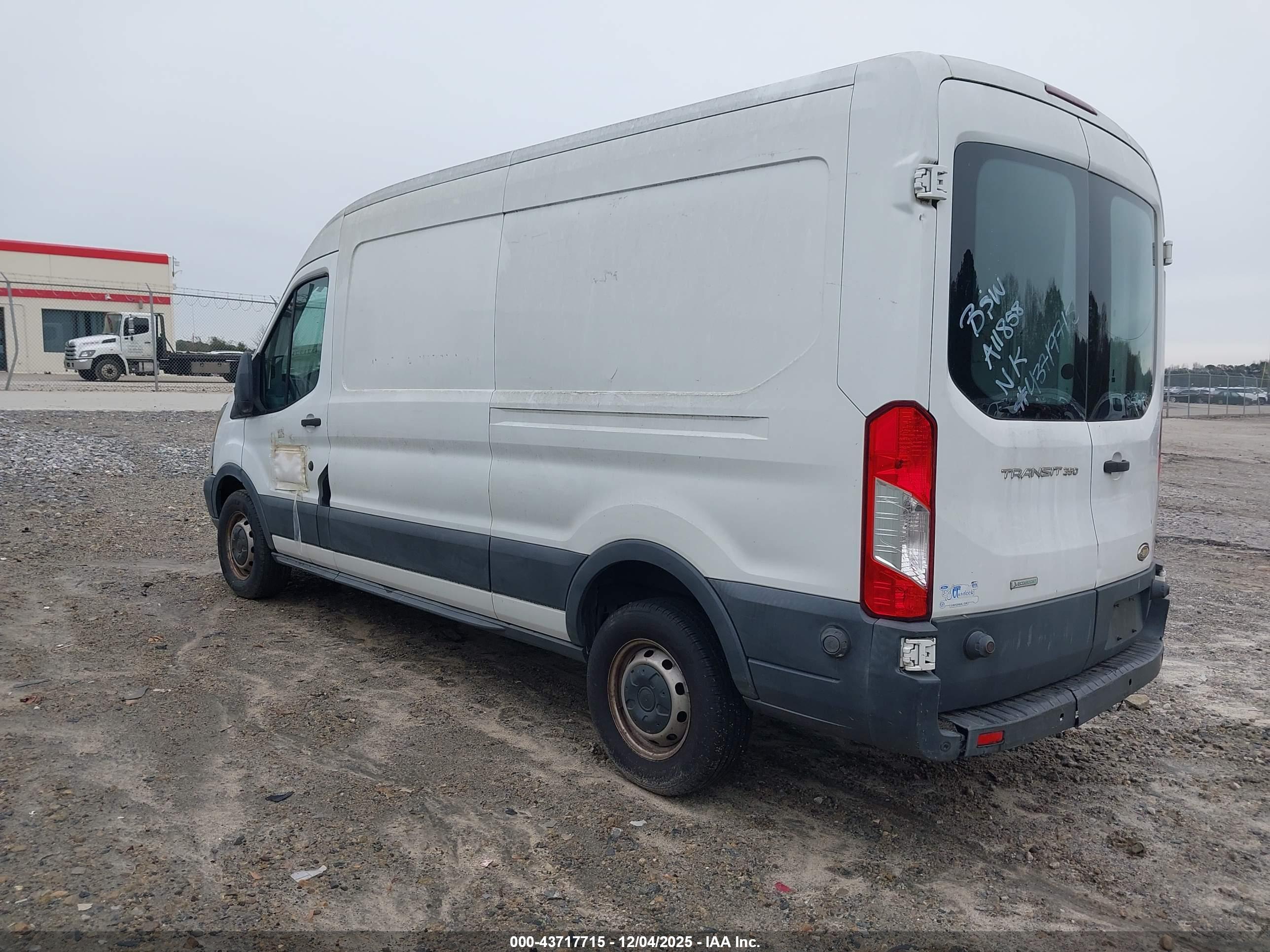 FORD TRANSIT-350 image 3