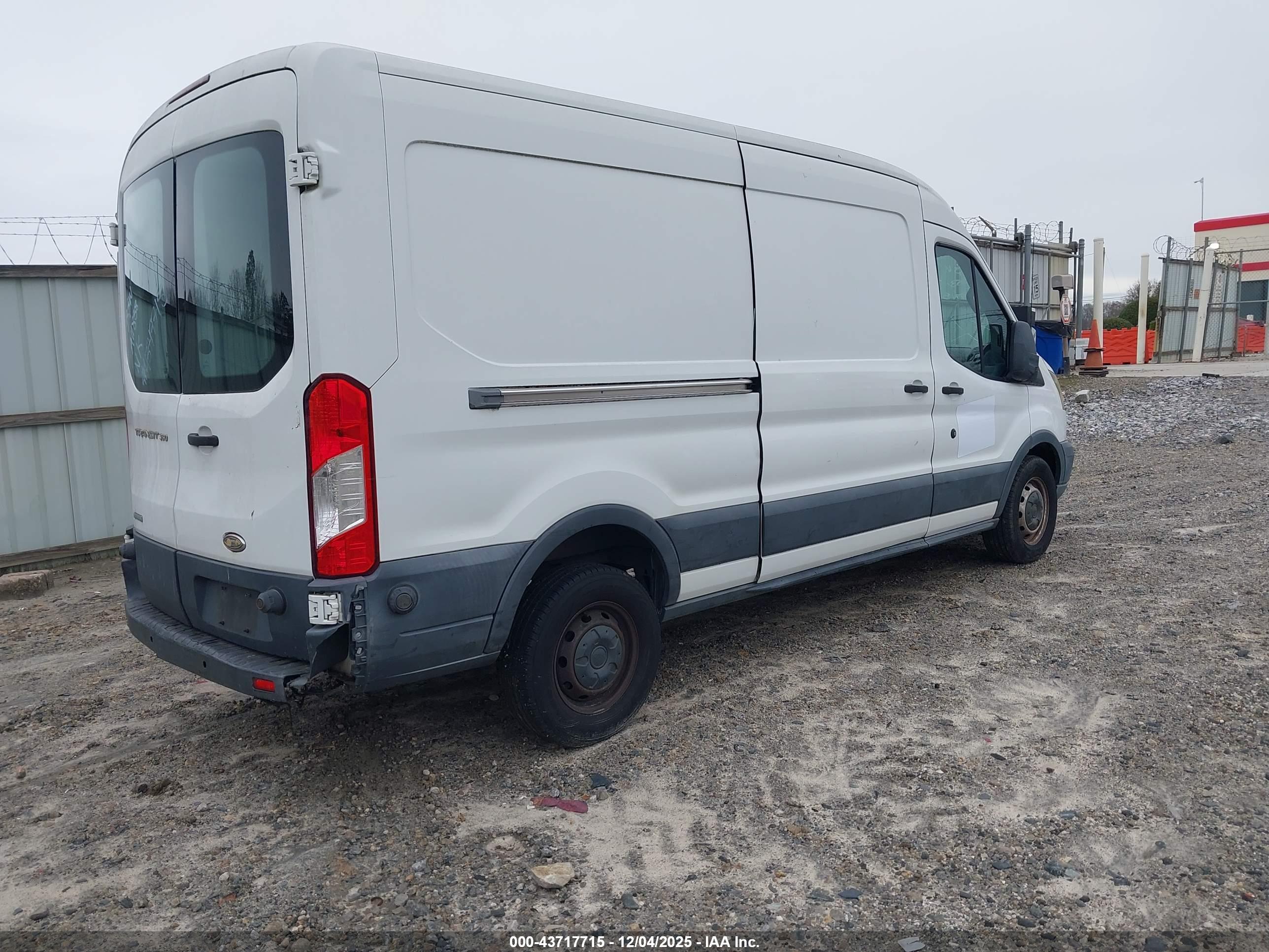 FORD TRANSIT-350 image 4