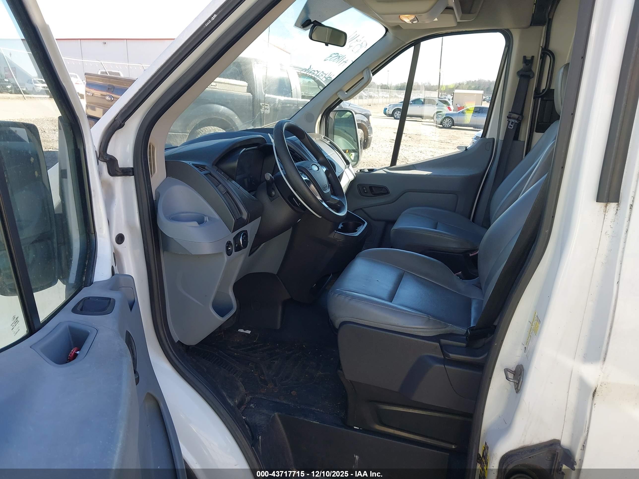 FORD TRANSIT-350 image 7