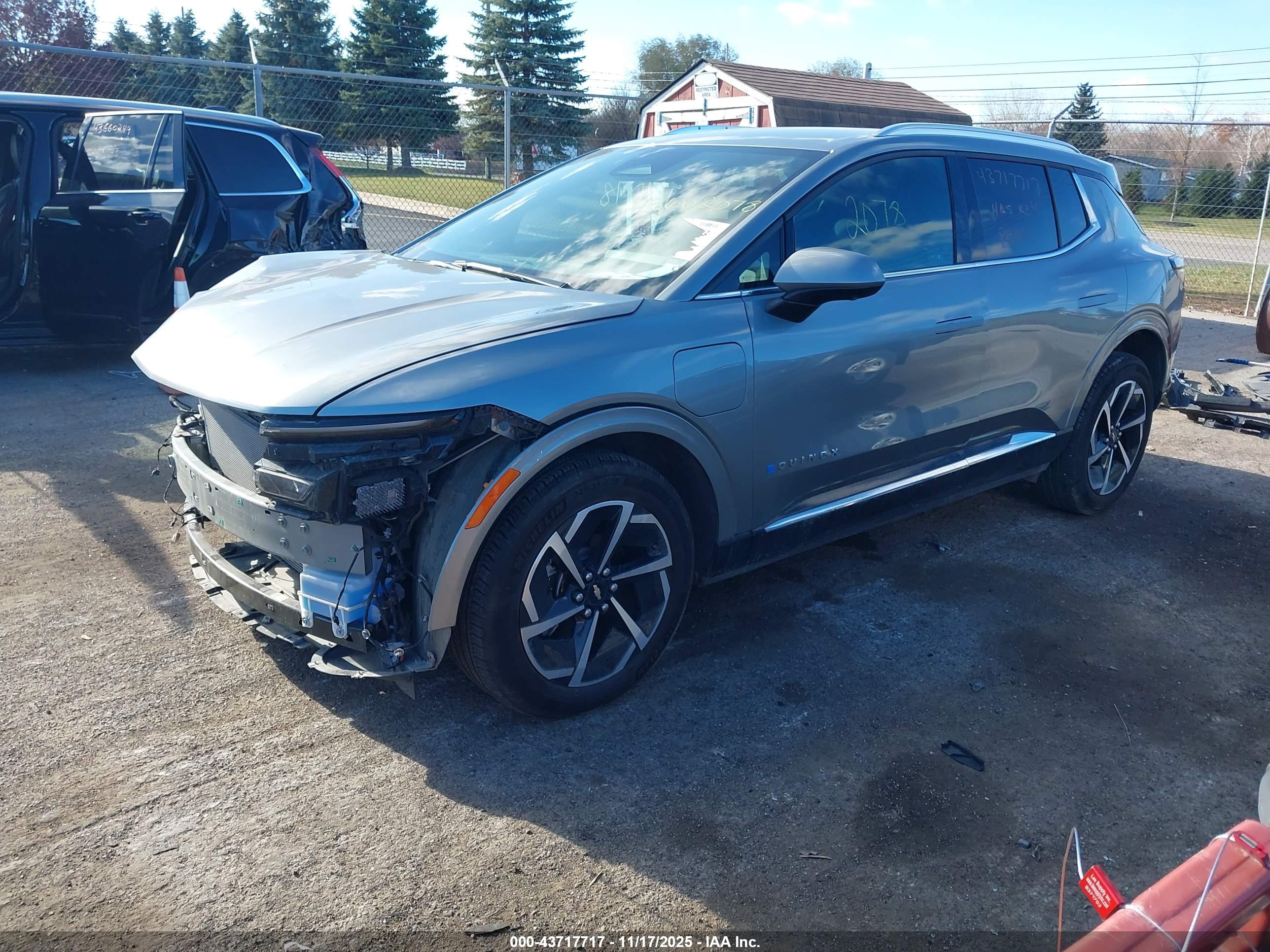 CHEVROLET EQUINOX image 2