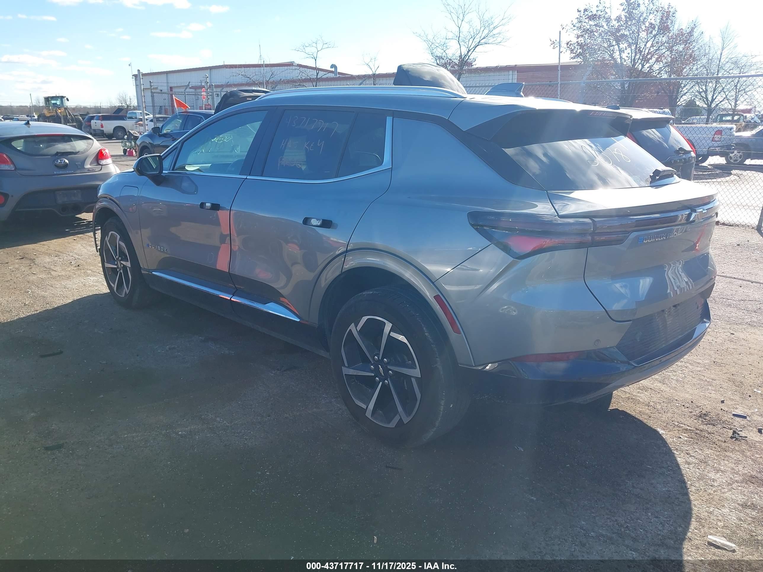 CHEVROLET EQUINOX image 3