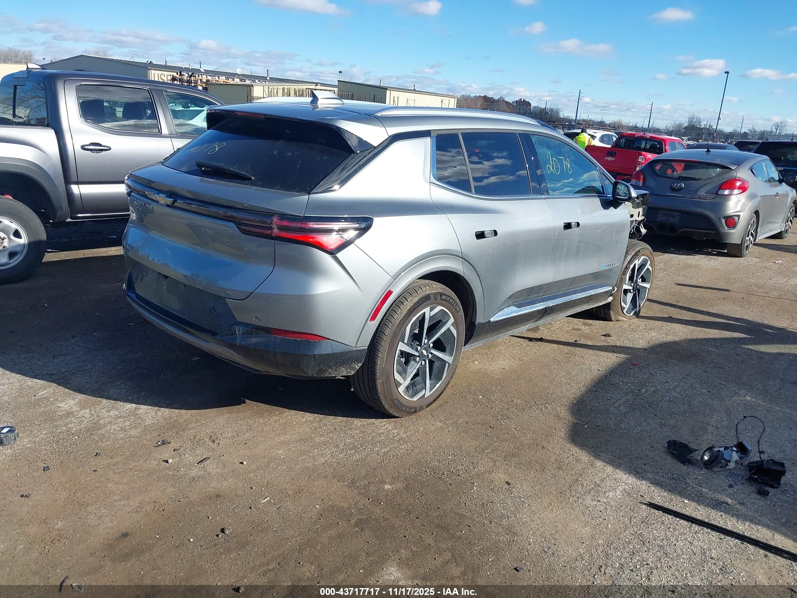 CHEVROLET EQUINOX image 4