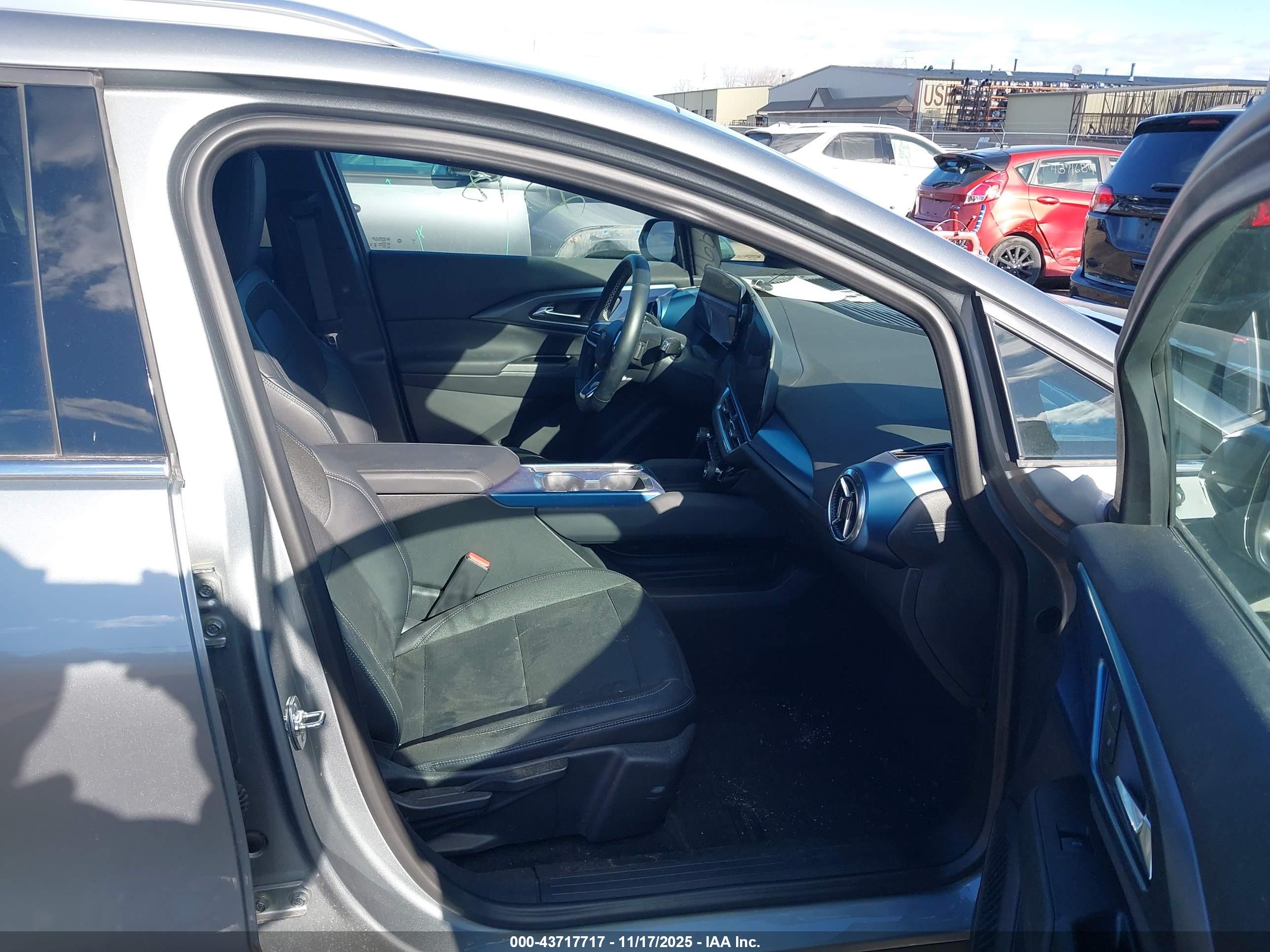 CHEVROLET EQUINOX image 5