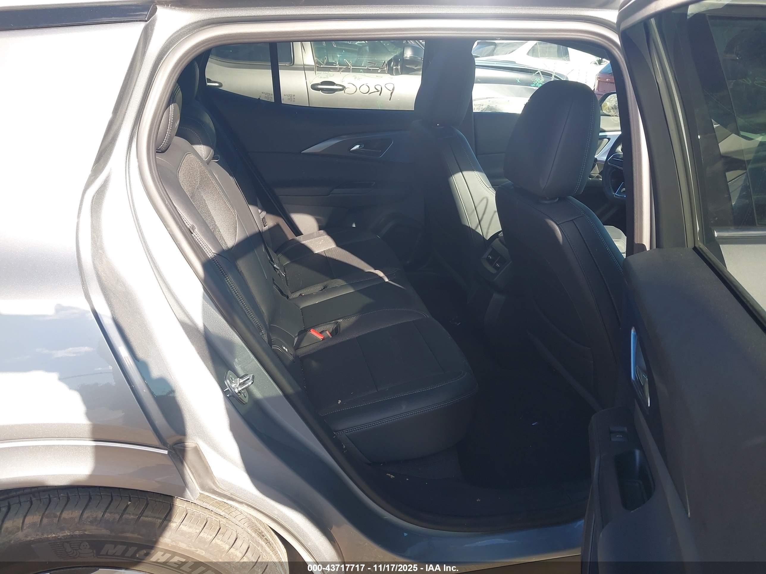 CHEVROLET EQUINOX image 8