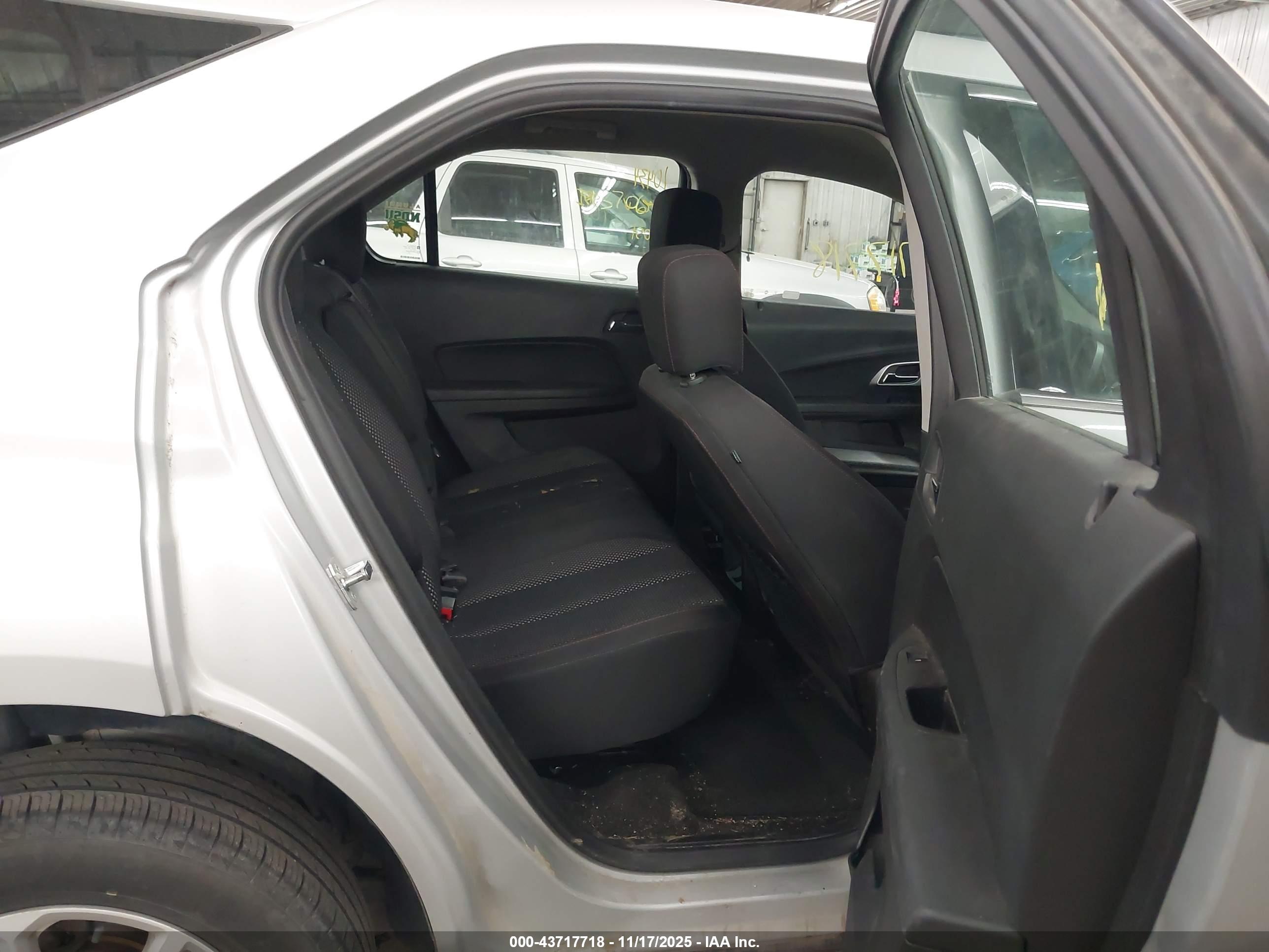 CHEVROLET EQUINOX image 8