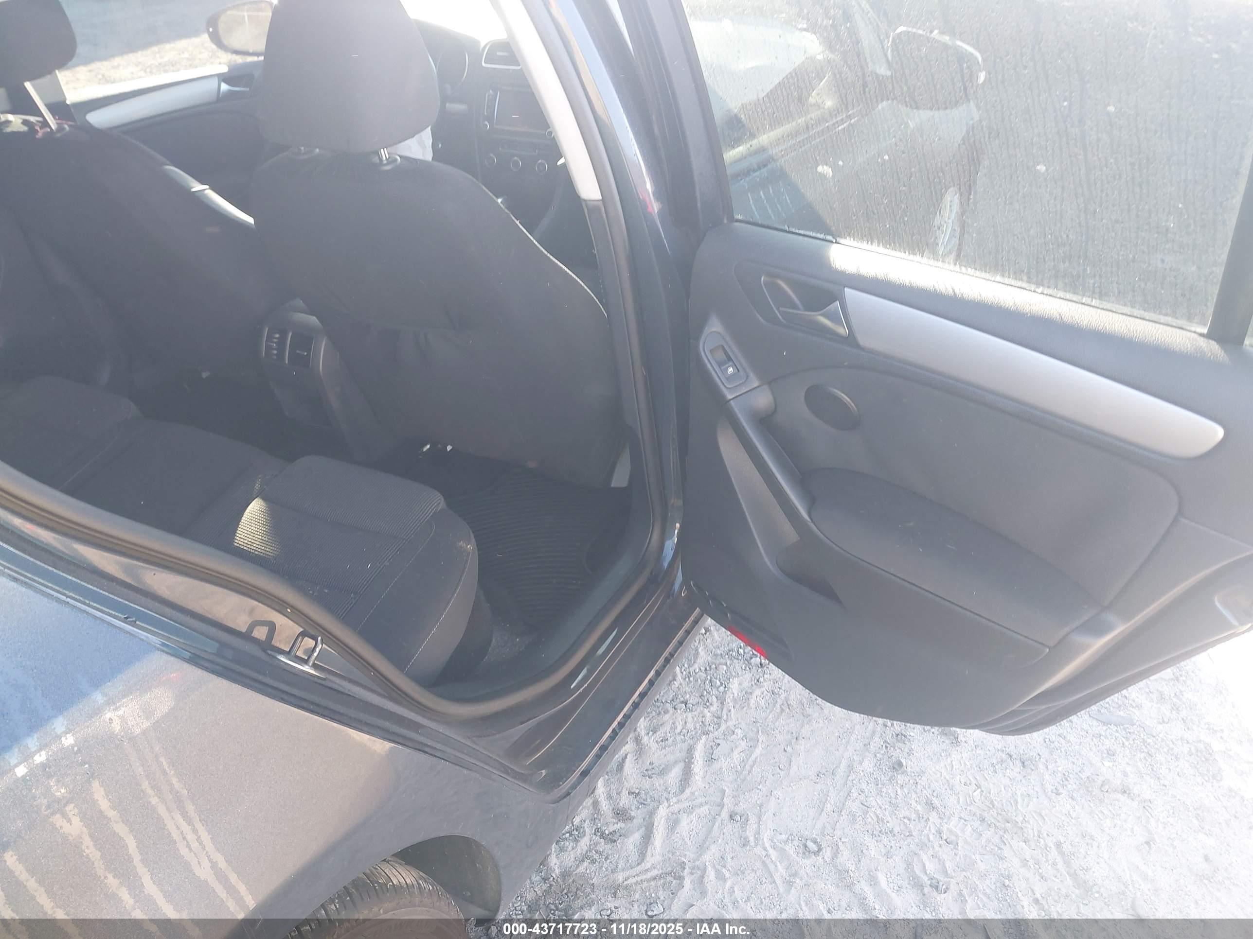 VOLKSWAGEN GOLF image 8