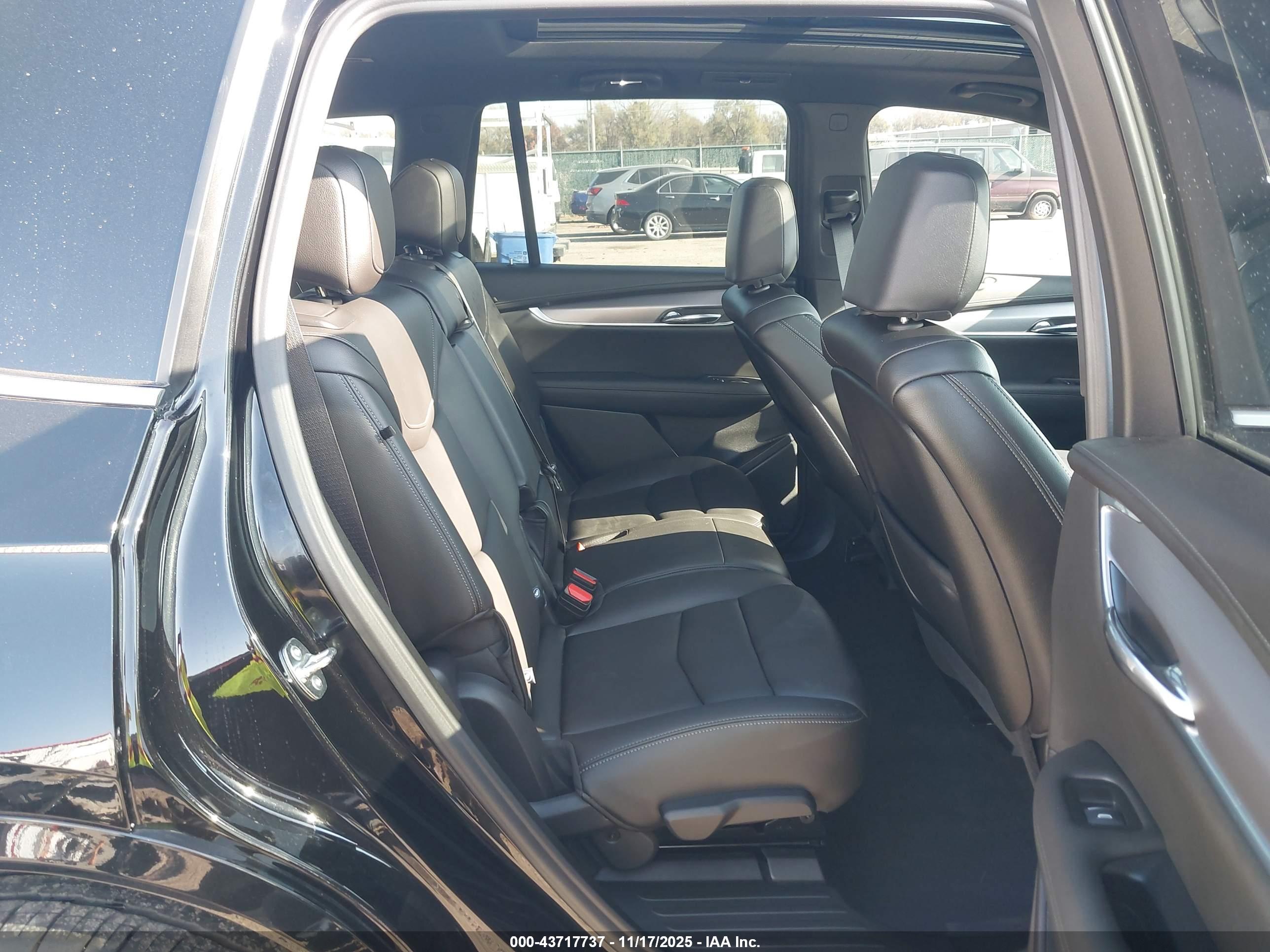 CADILLAC XT6 image 8