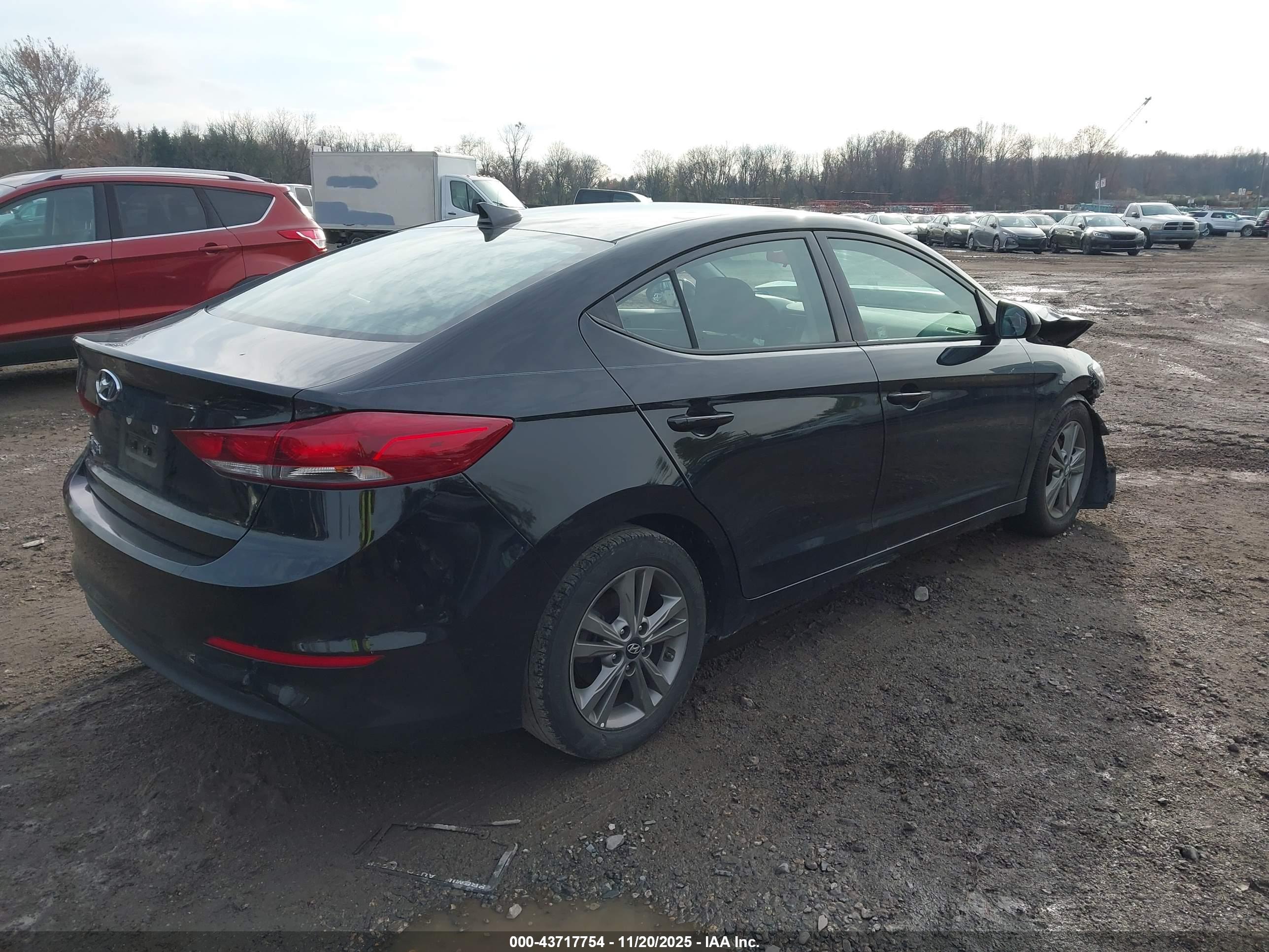 HYUNDAI ELANTRA image 4