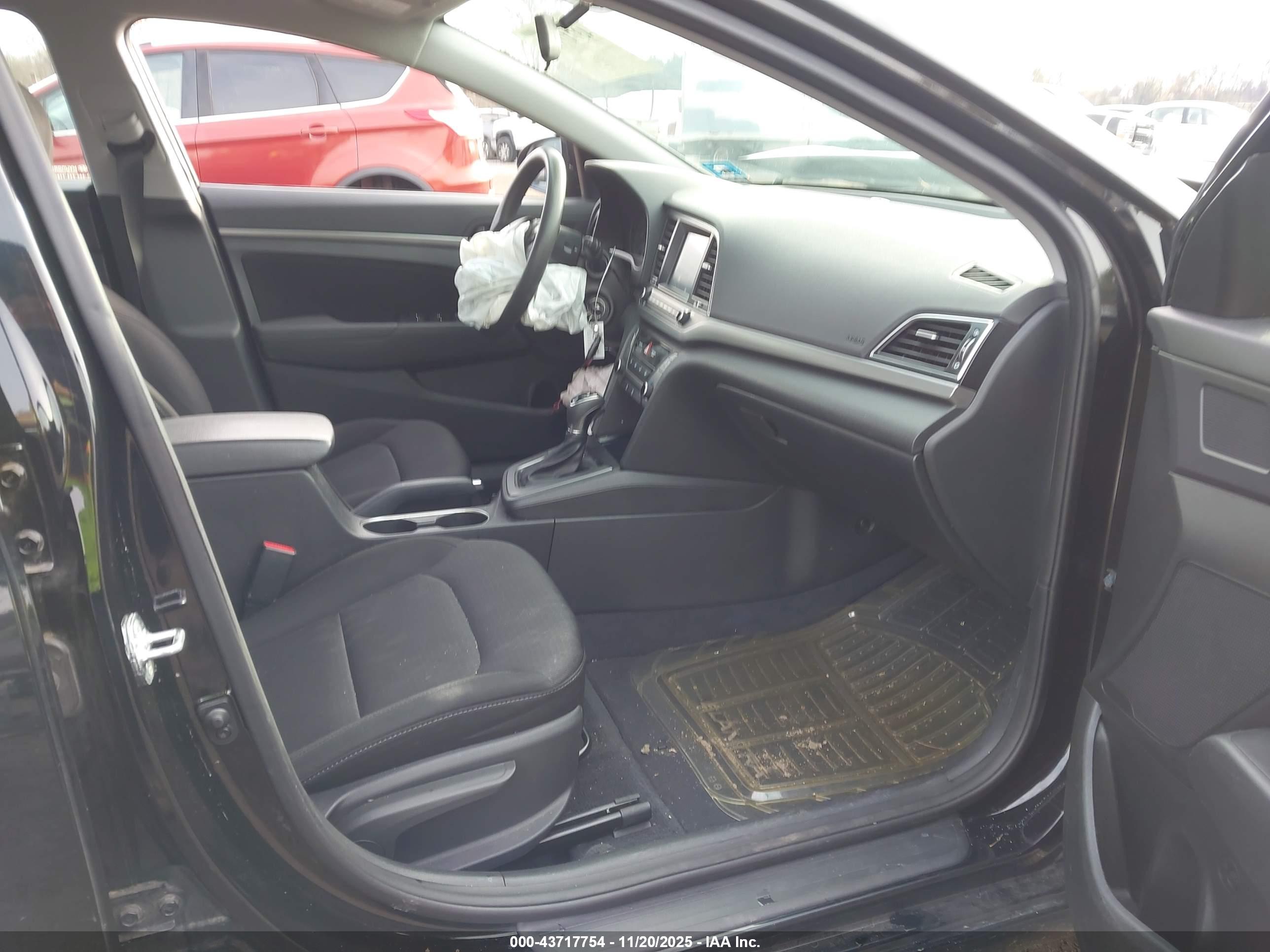 HYUNDAI ELANTRA image 5