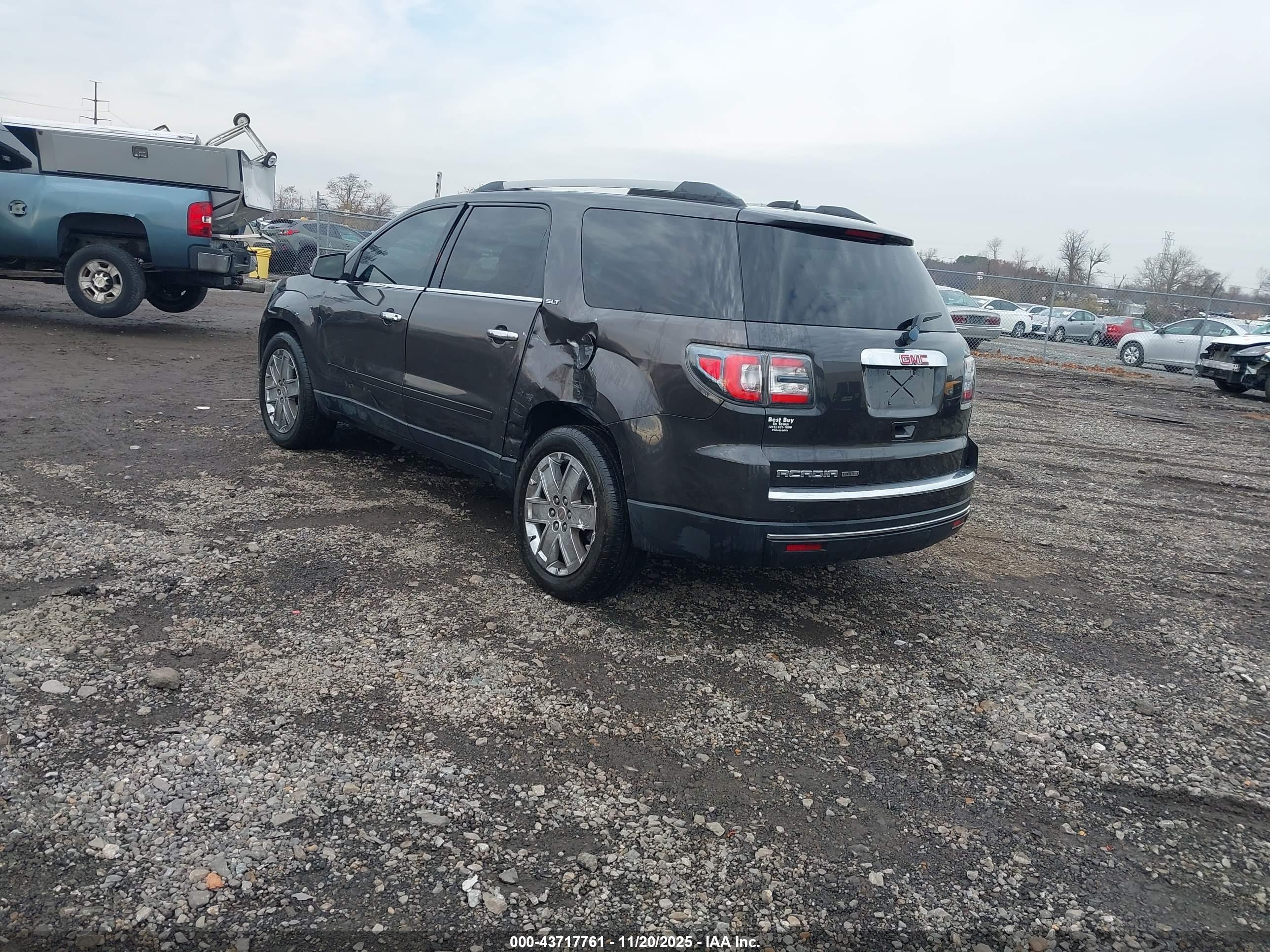 GMC ACADIA image 3