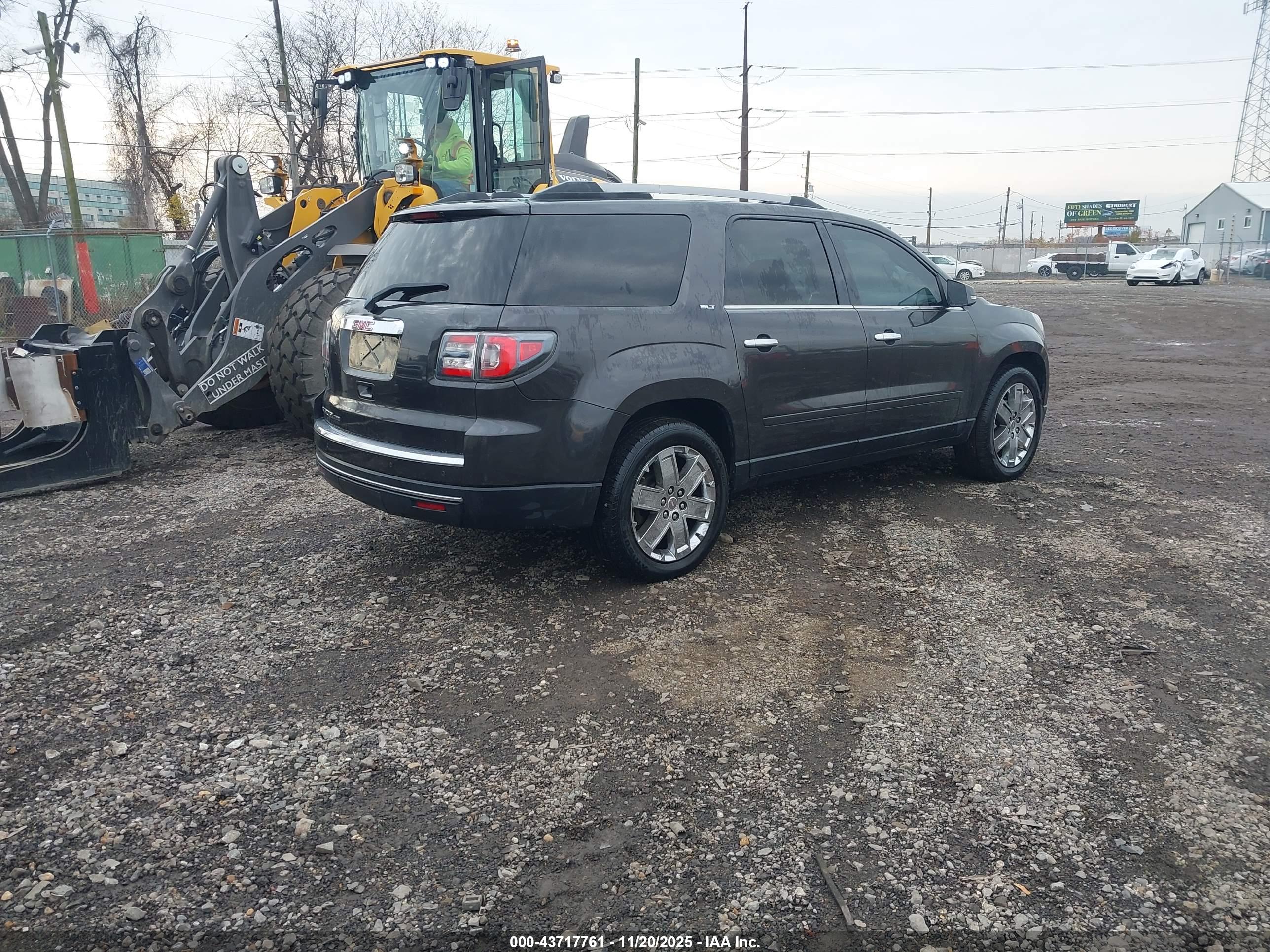 GMC ACADIA image 4