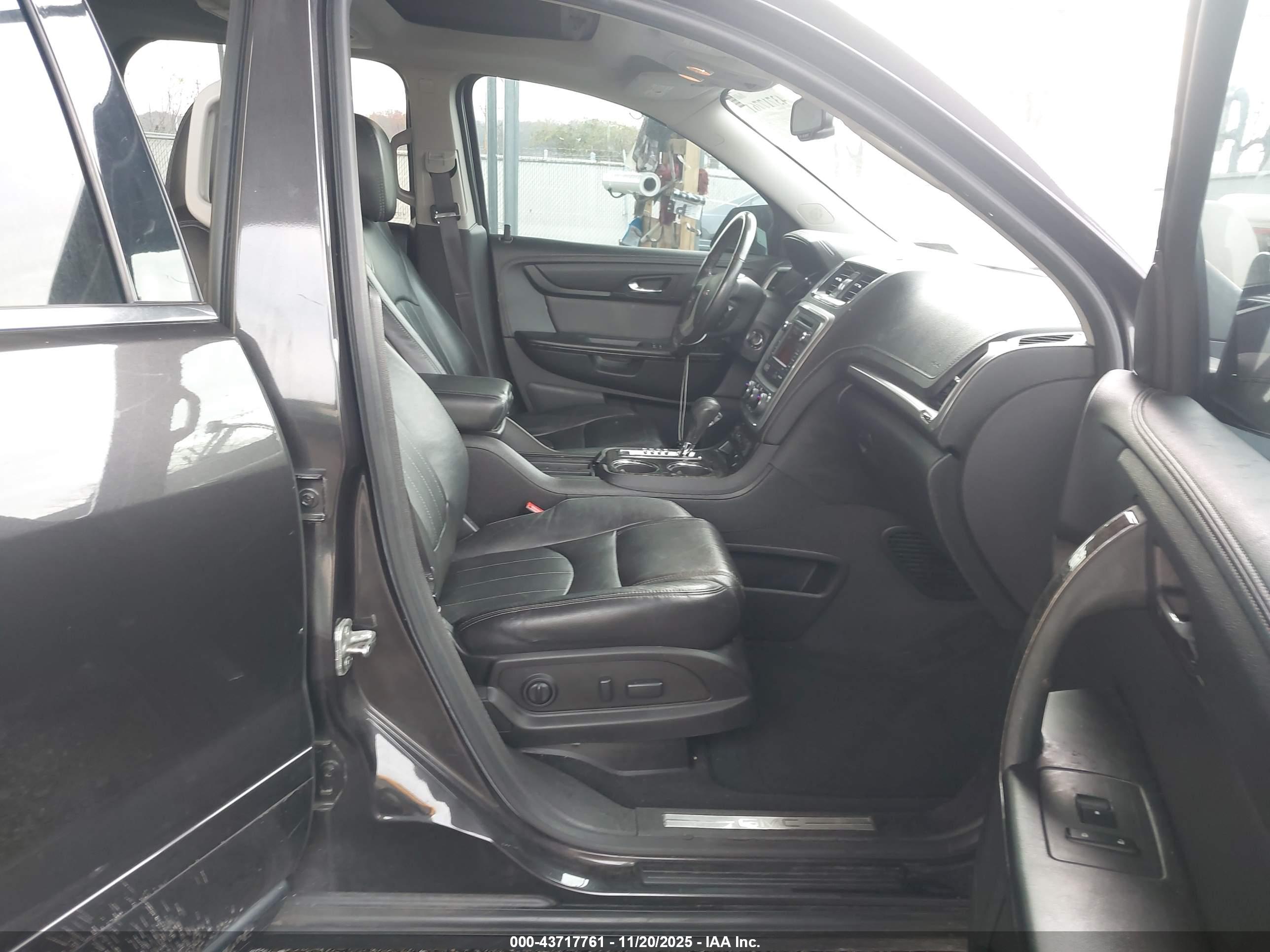 GMC ACADIA image 5