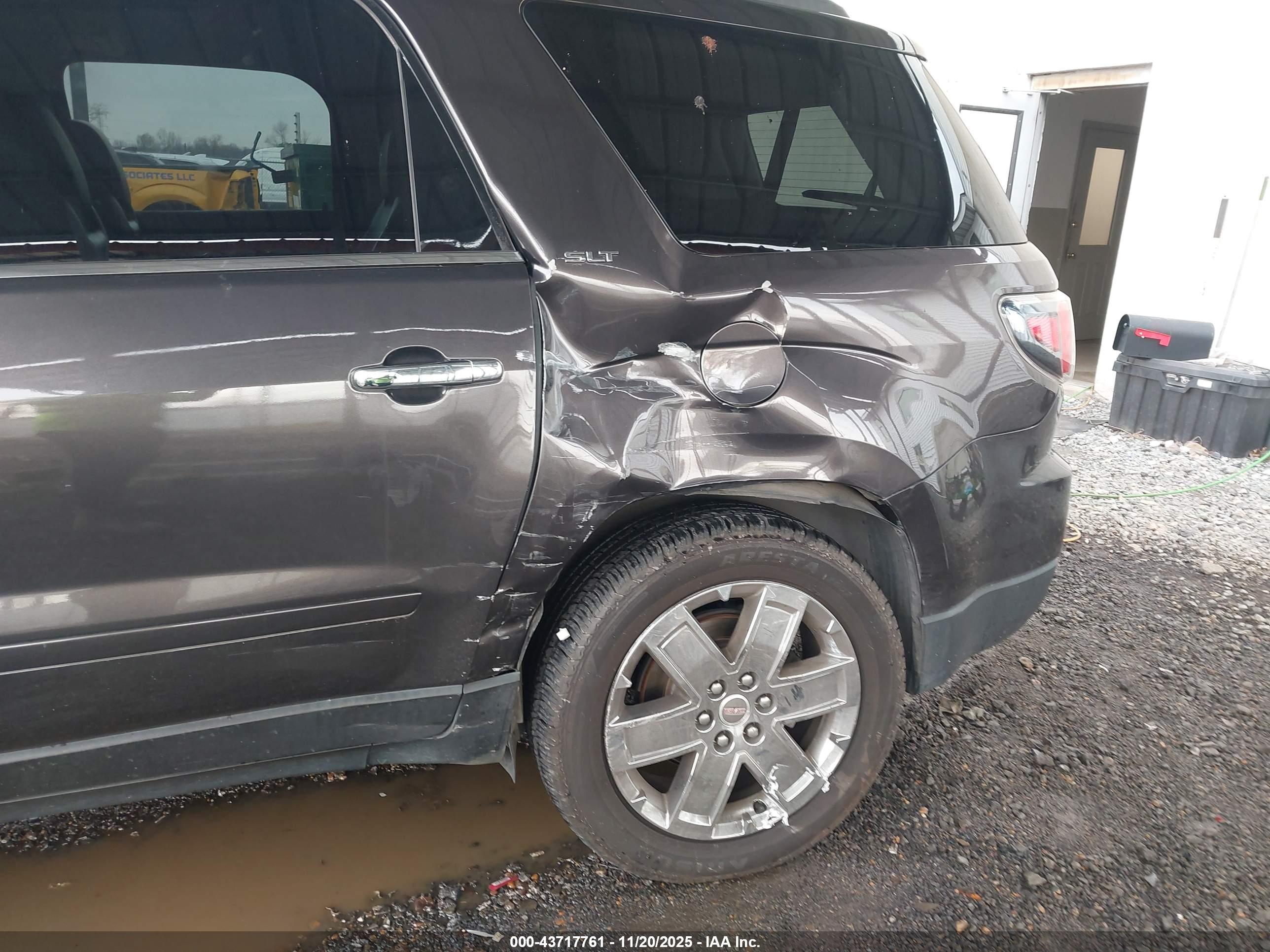 GMC ACADIA image 6