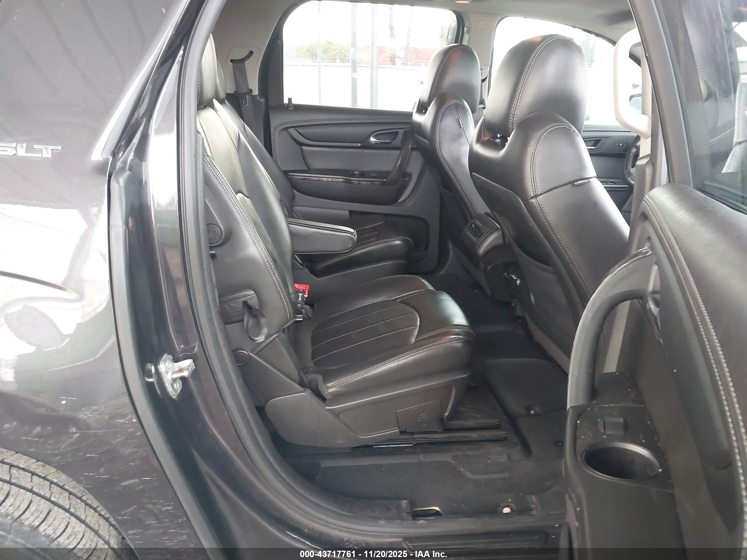 GMC ACADIA image 8
