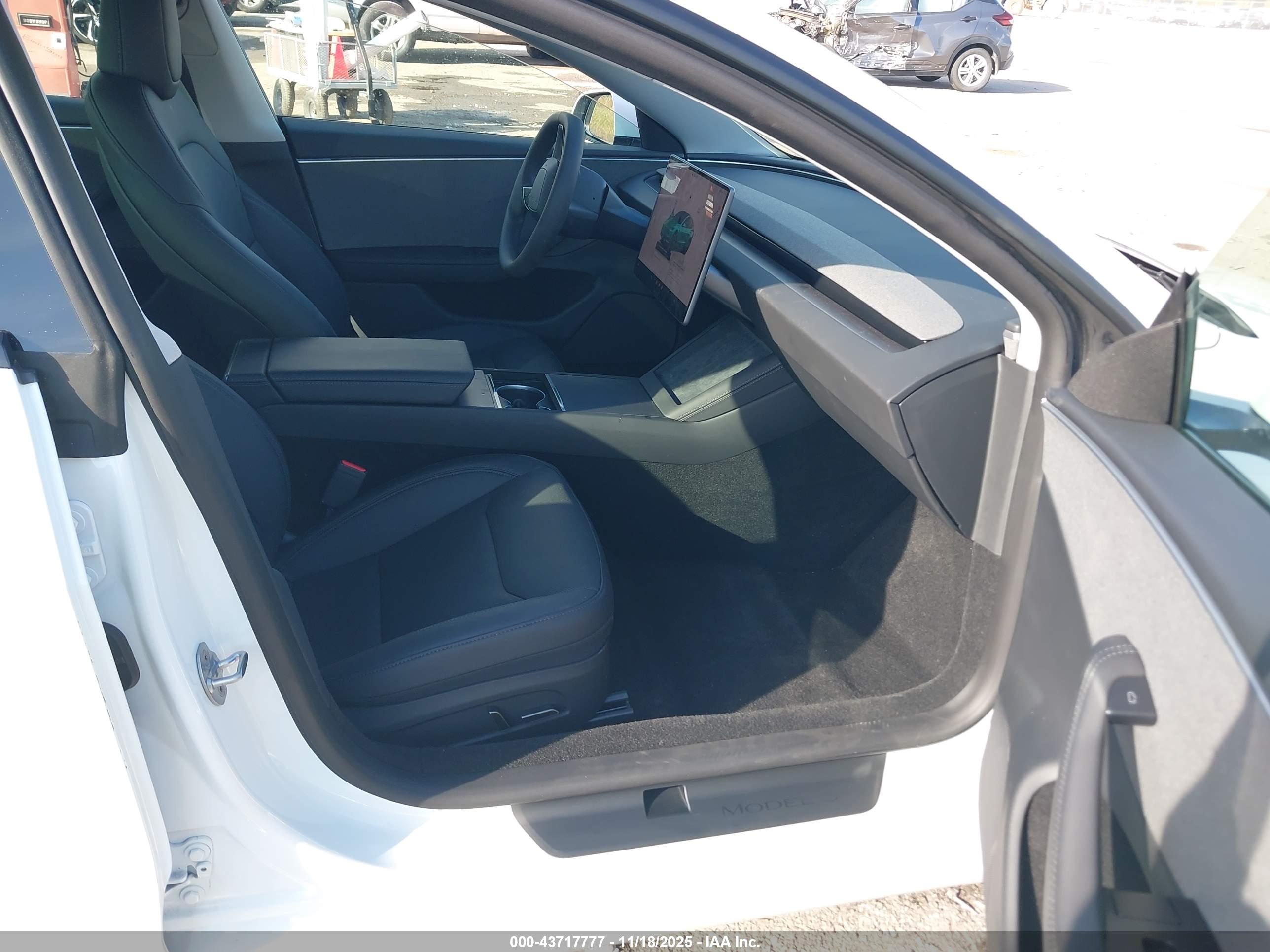 TESLA MODEL image 5