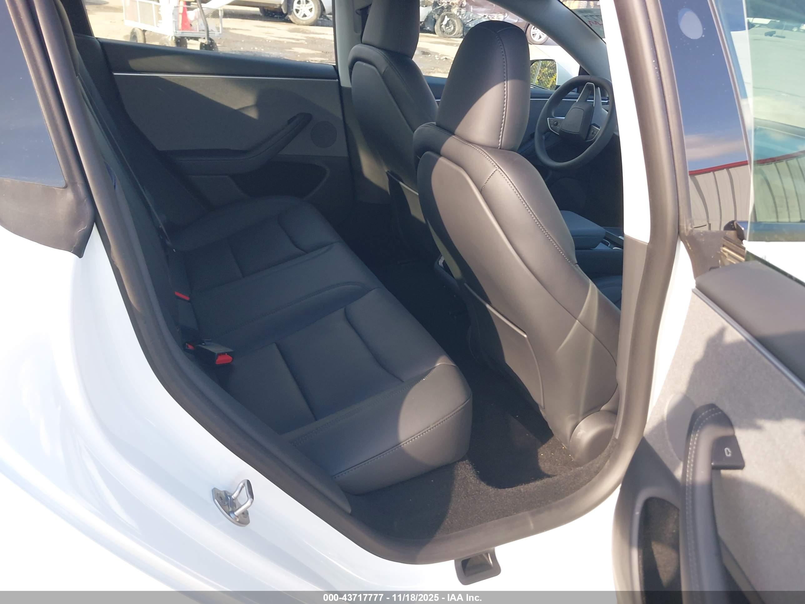 TESLA MODEL image 8