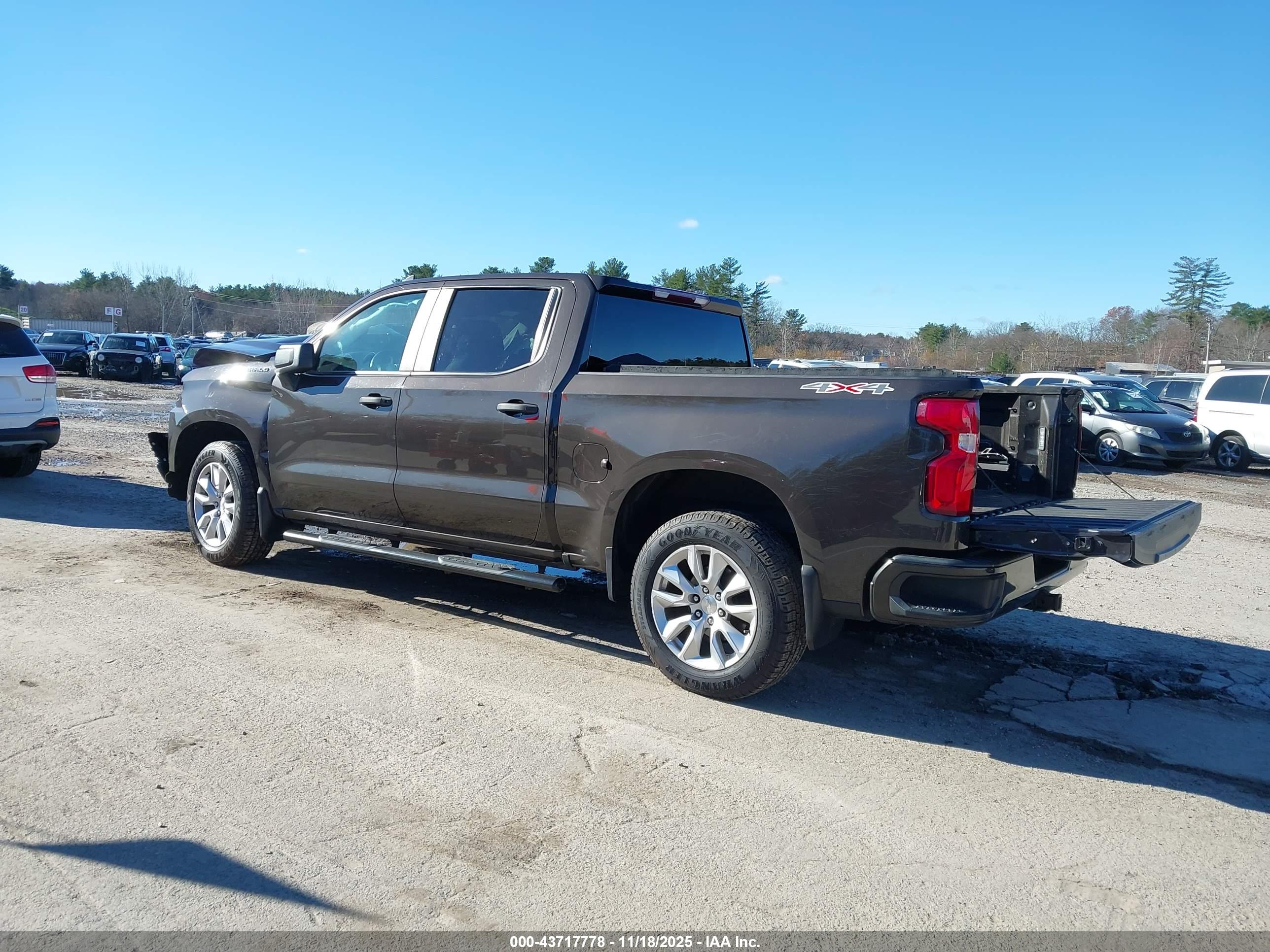 CHEVROLET SILVERADO image 3