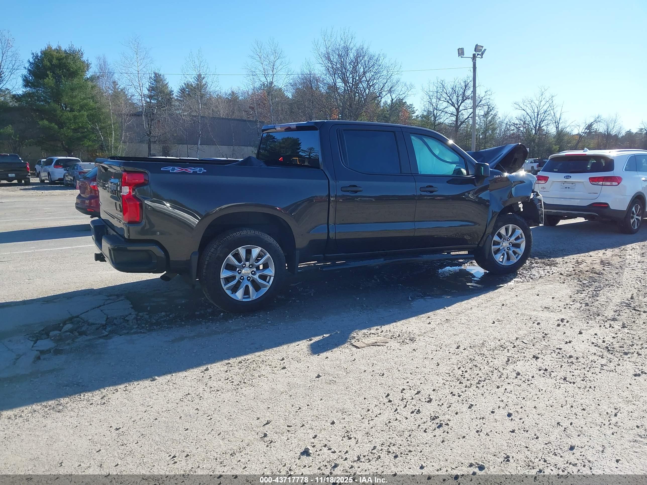 CHEVROLET SILVERADO image 4