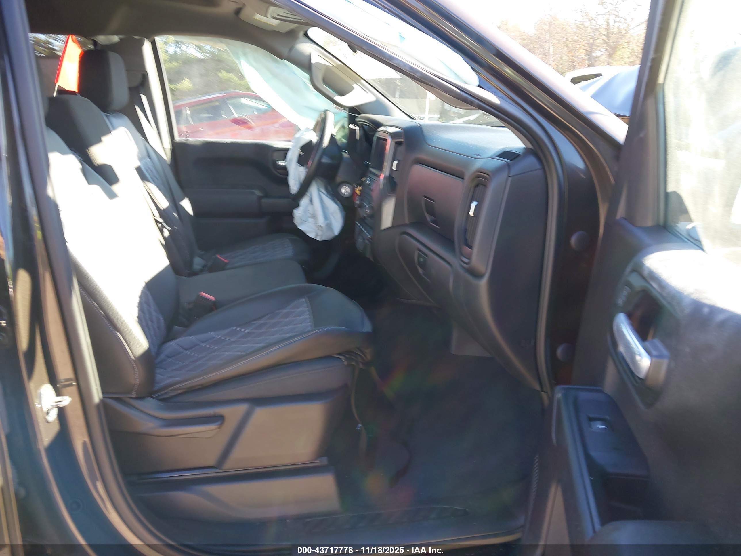 CHEVROLET SILVERADO image 5