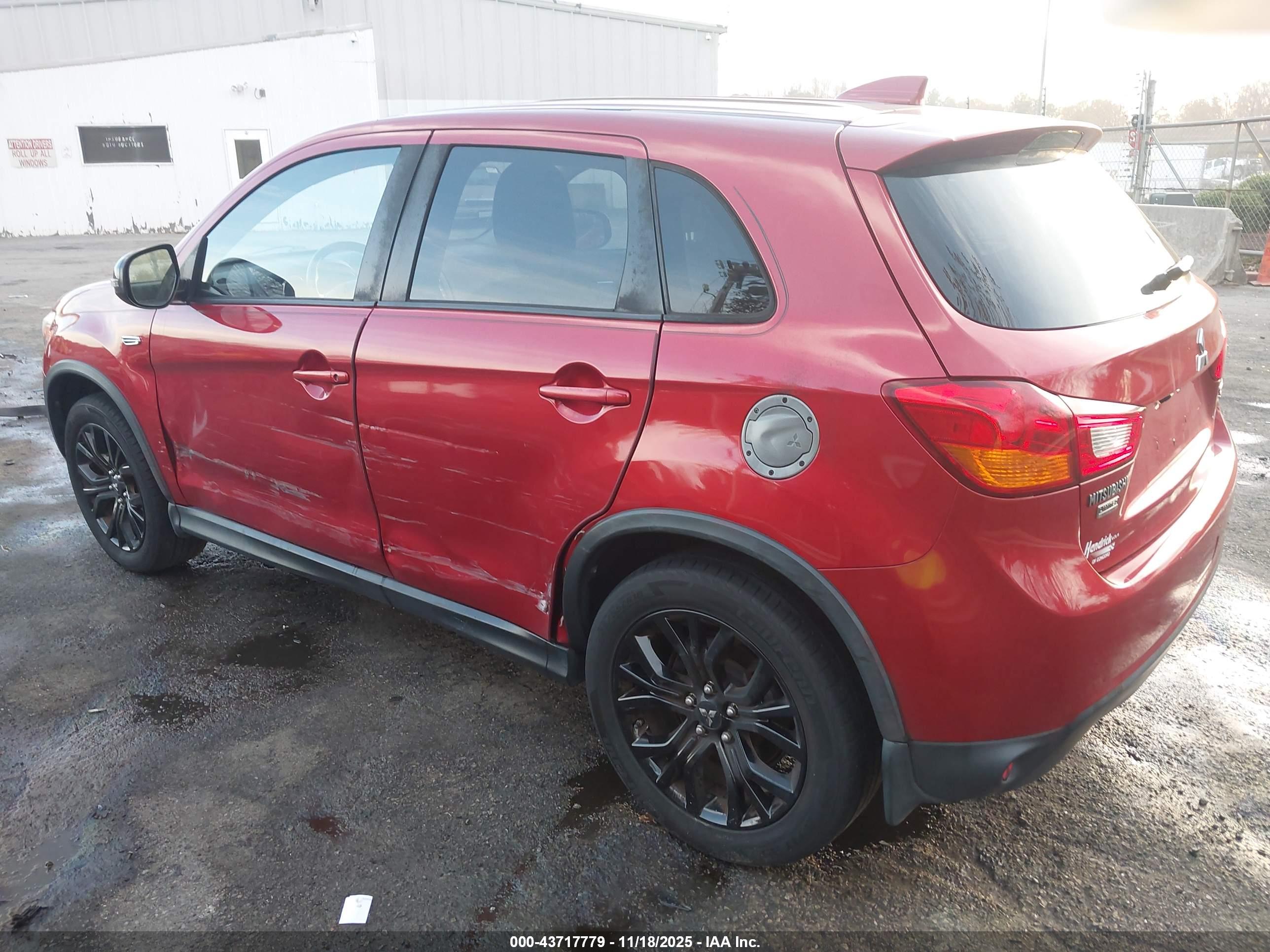 MITSUBISHI OUTLANDER image 3
