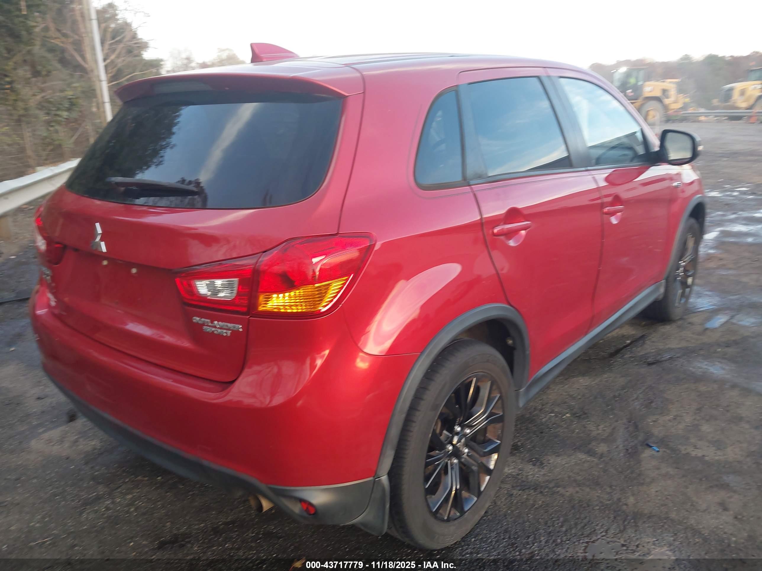 MITSUBISHI OUTLANDER image 4