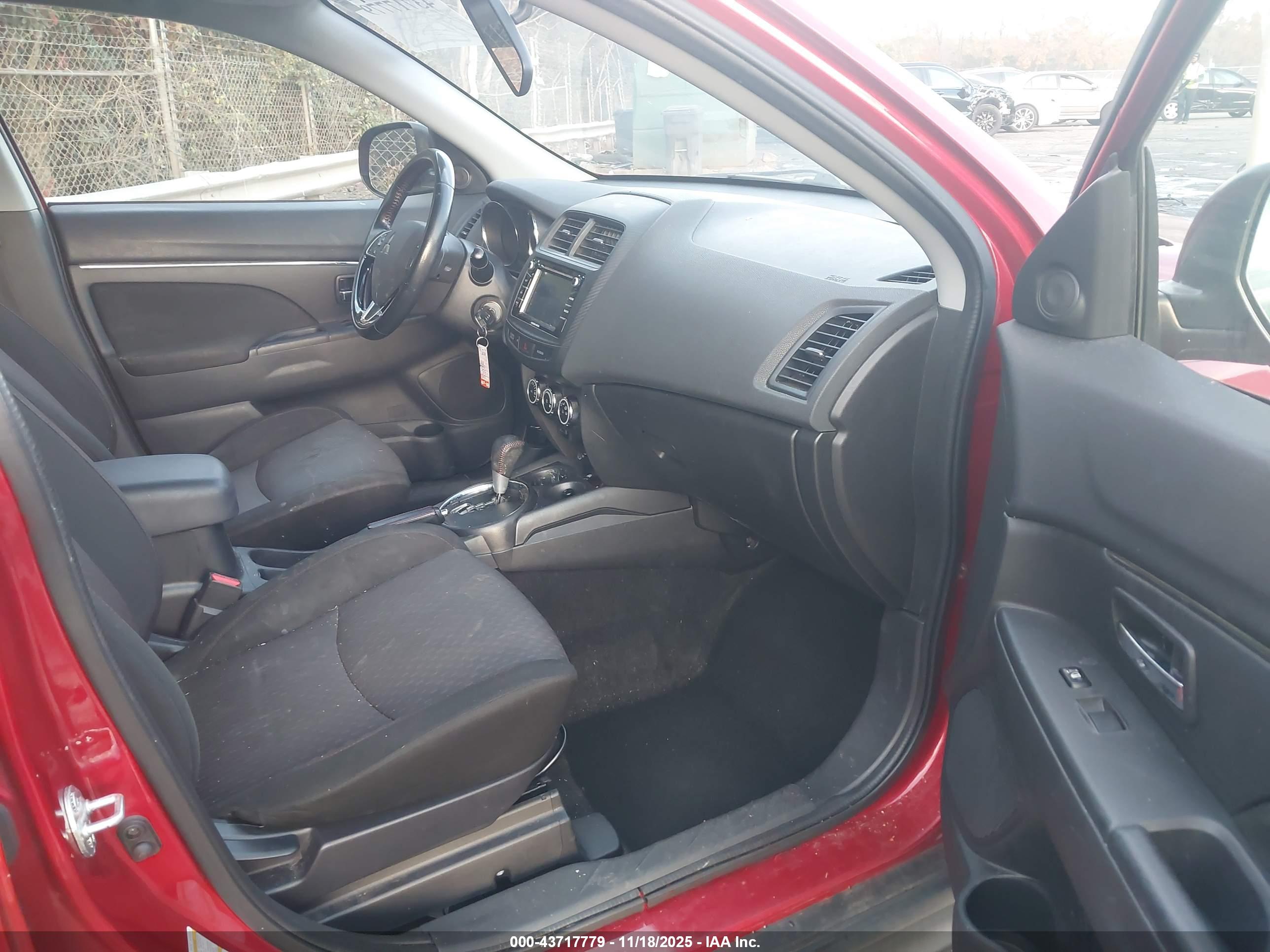 MITSUBISHI OUTLANDER image 5