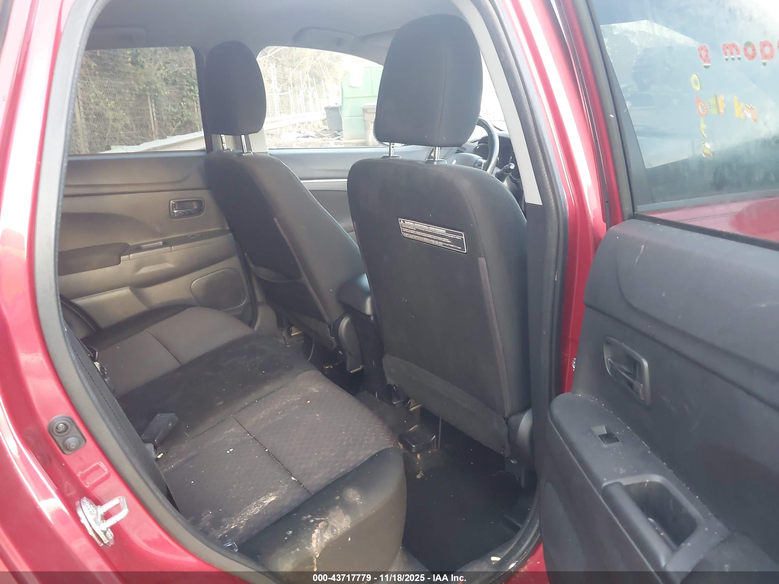 MITSUBISHI OUTLANDER image 8
