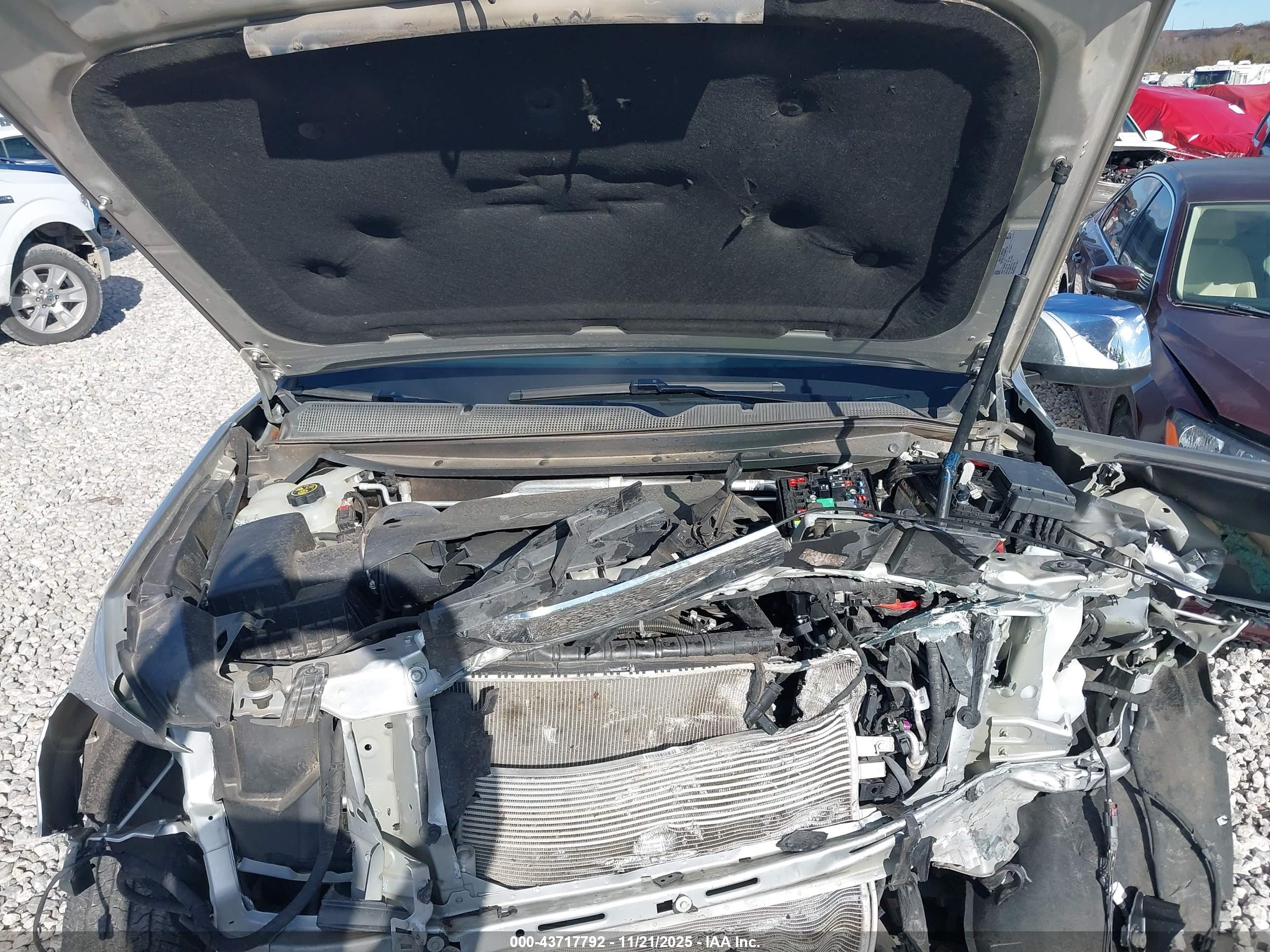 CHEVROLET COLORADO image 10