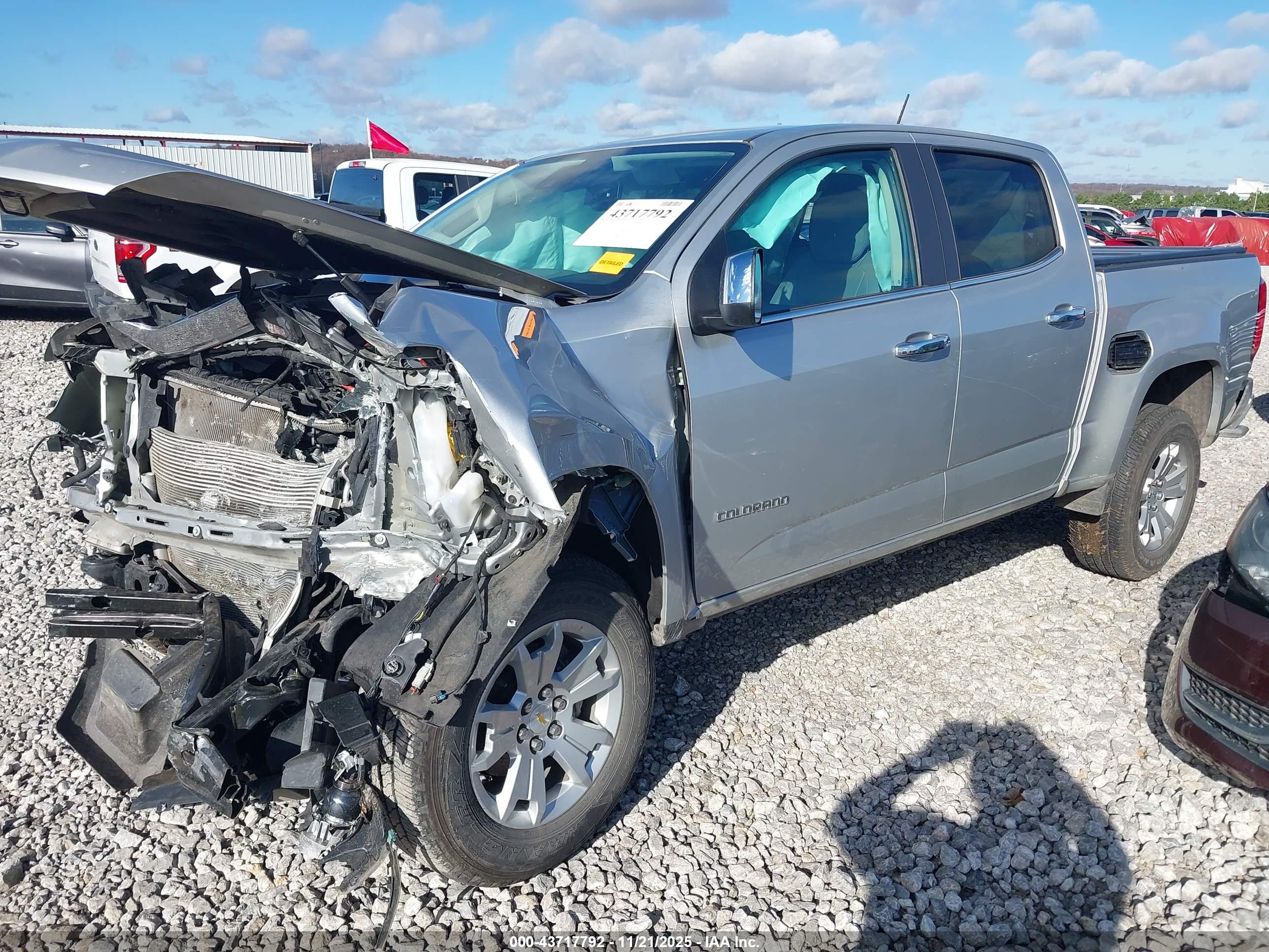 CHEVROLET COLORADO image 2