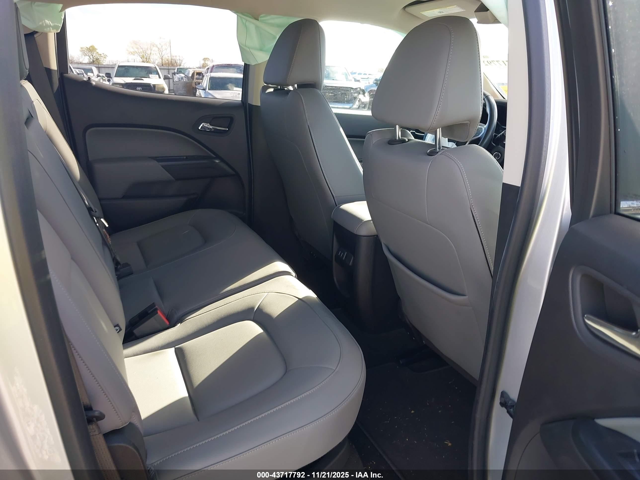 CHEVROLET COLORADO image 8
