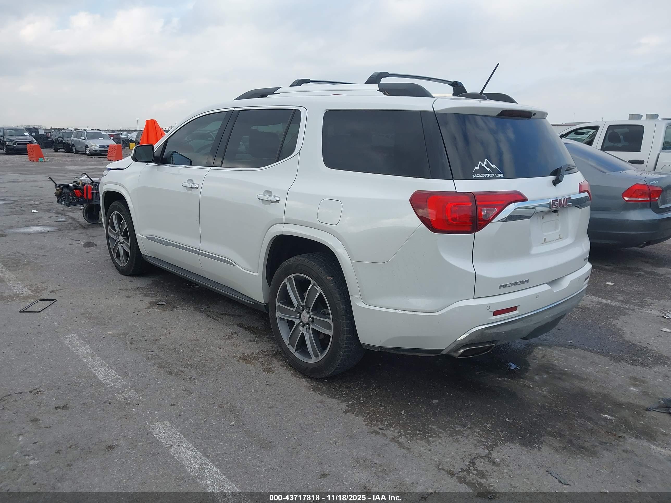 GMC ACADIA image 3