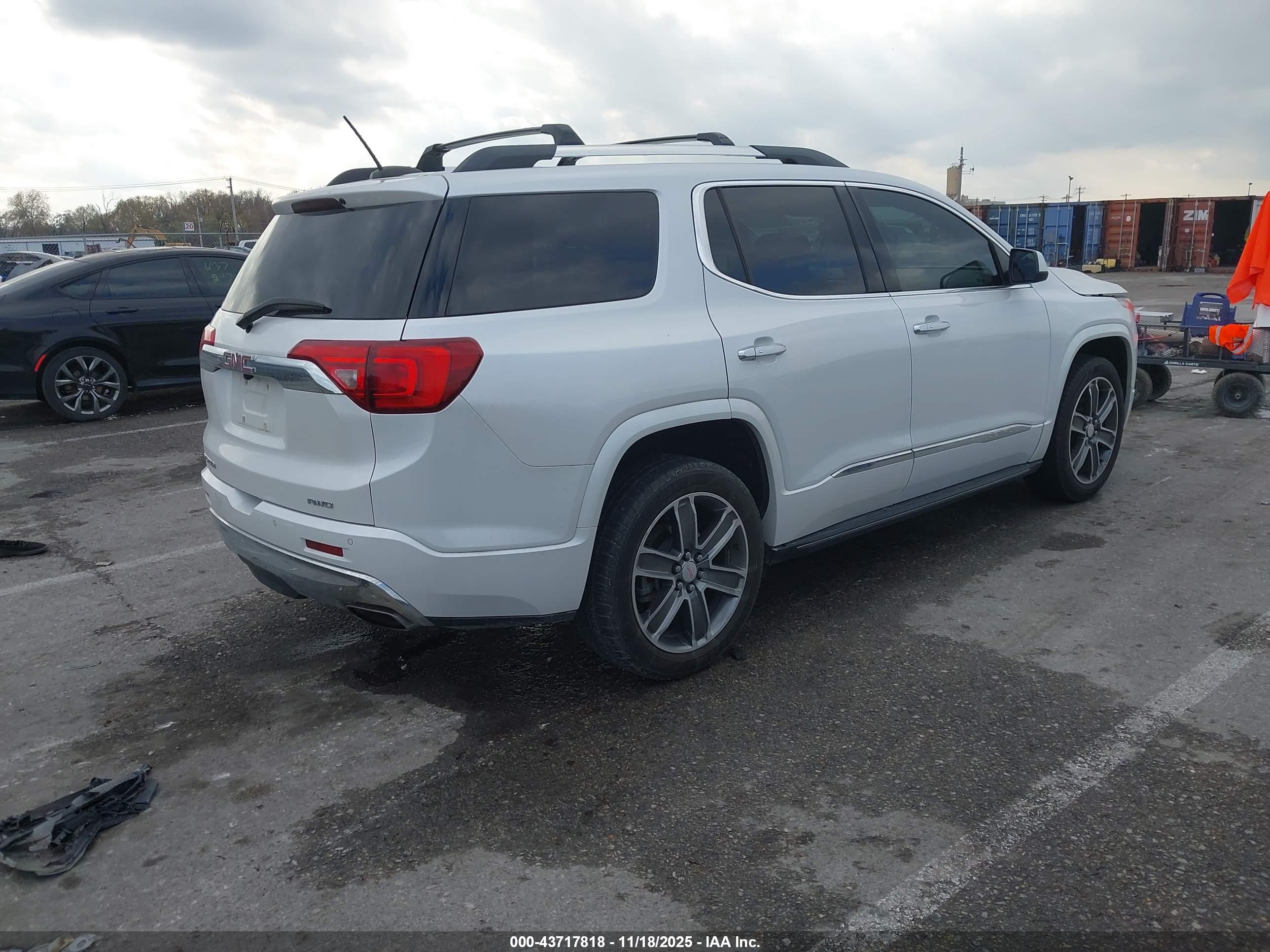 GMC ACADIA image 4
