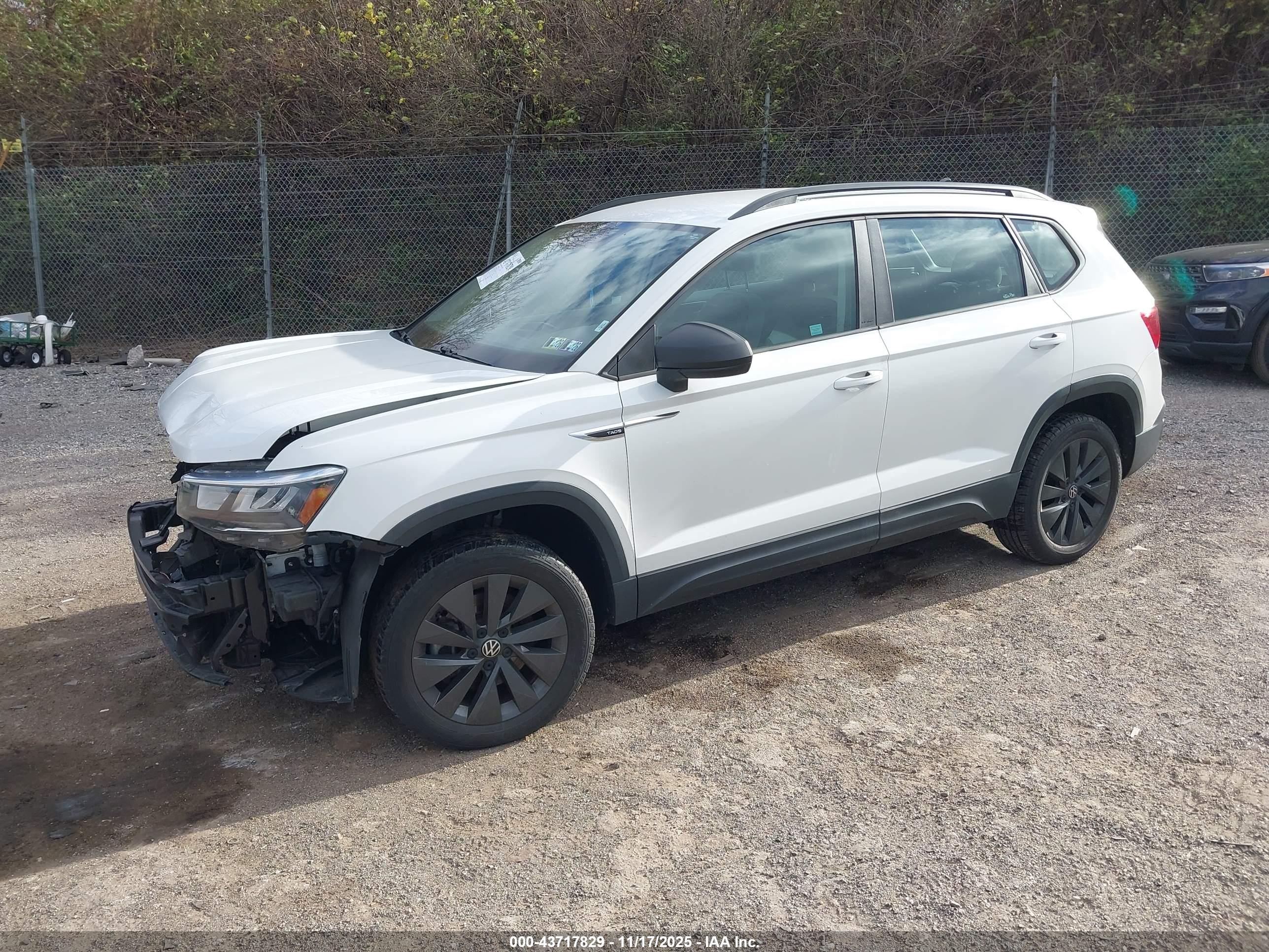 VOLKSWAGEN TAOS image 2