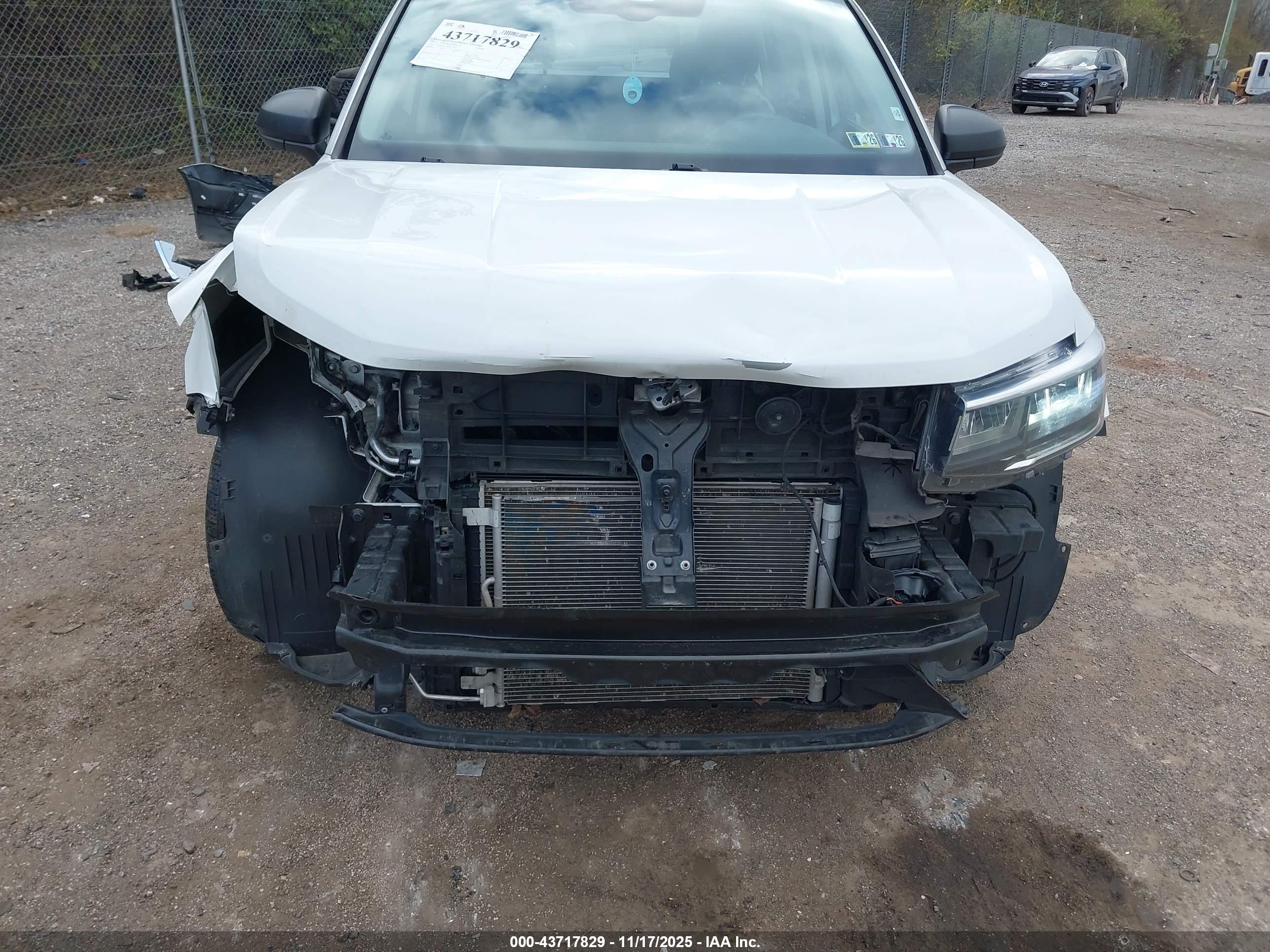 VOLKSWAGEN TAOS image 6