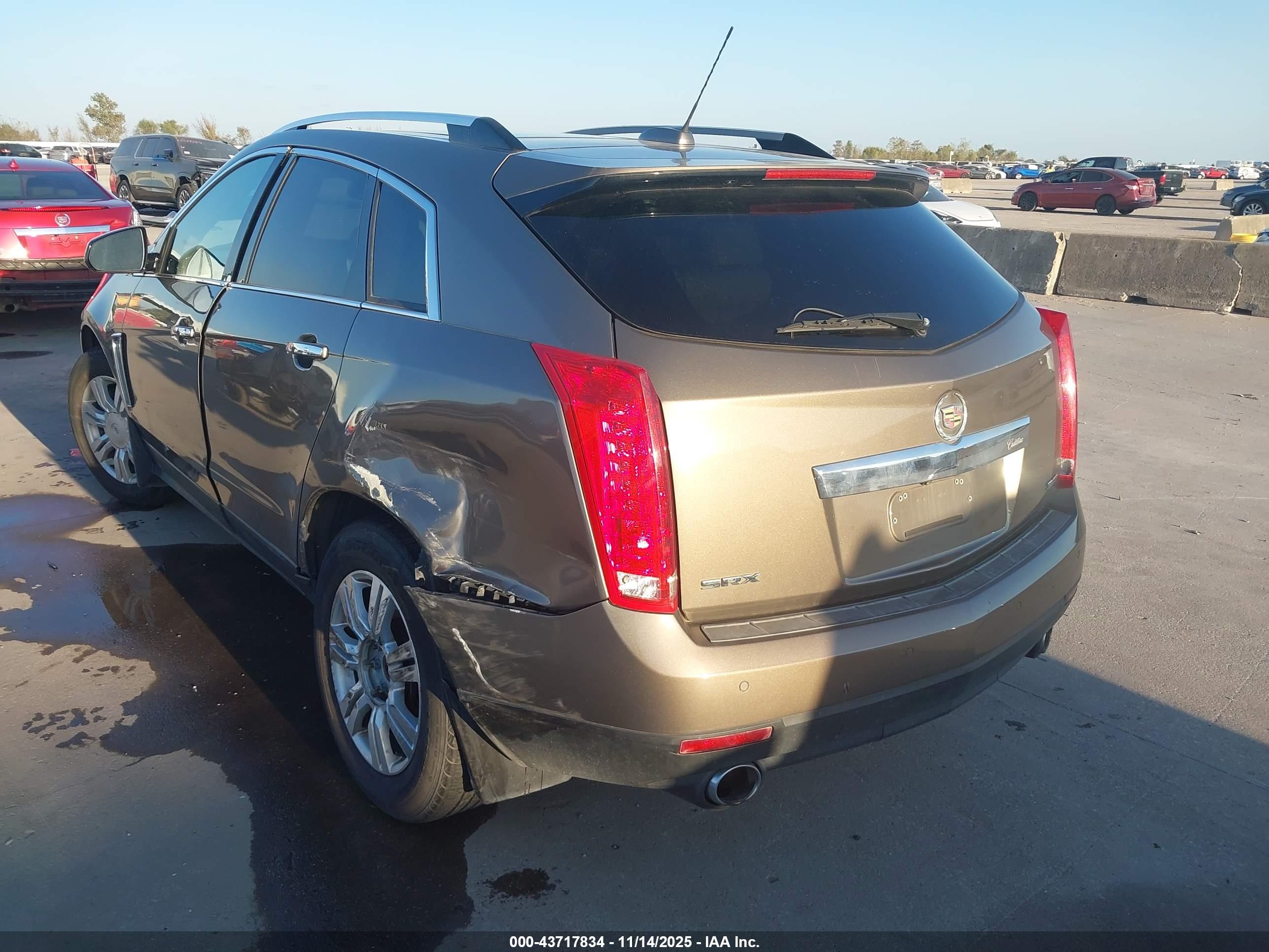 CADILLAC SRX image 3