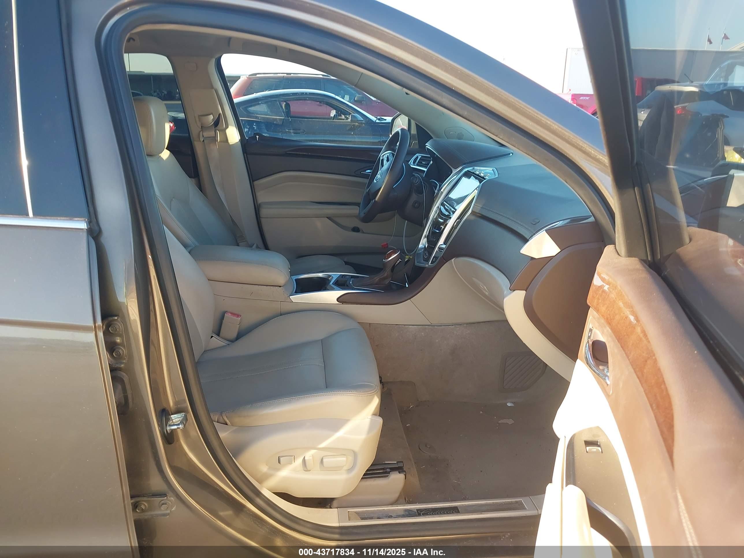 CADILLAC SRX image 5