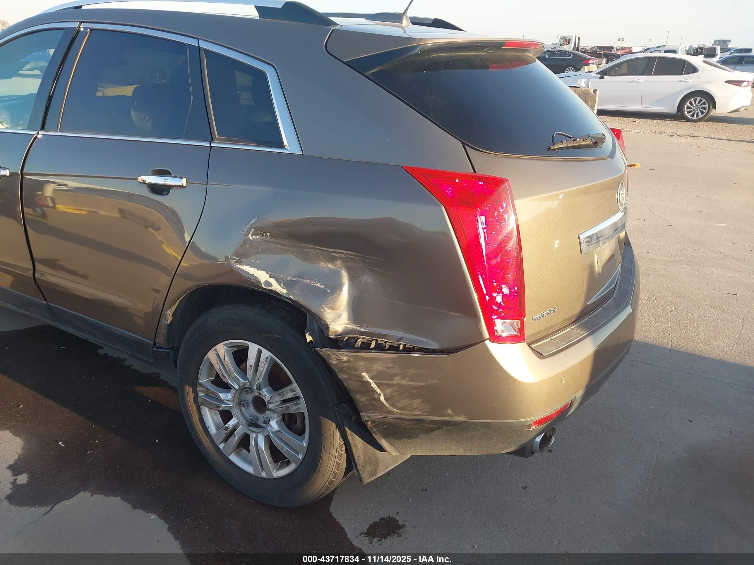 CADILLAC SRX image 6