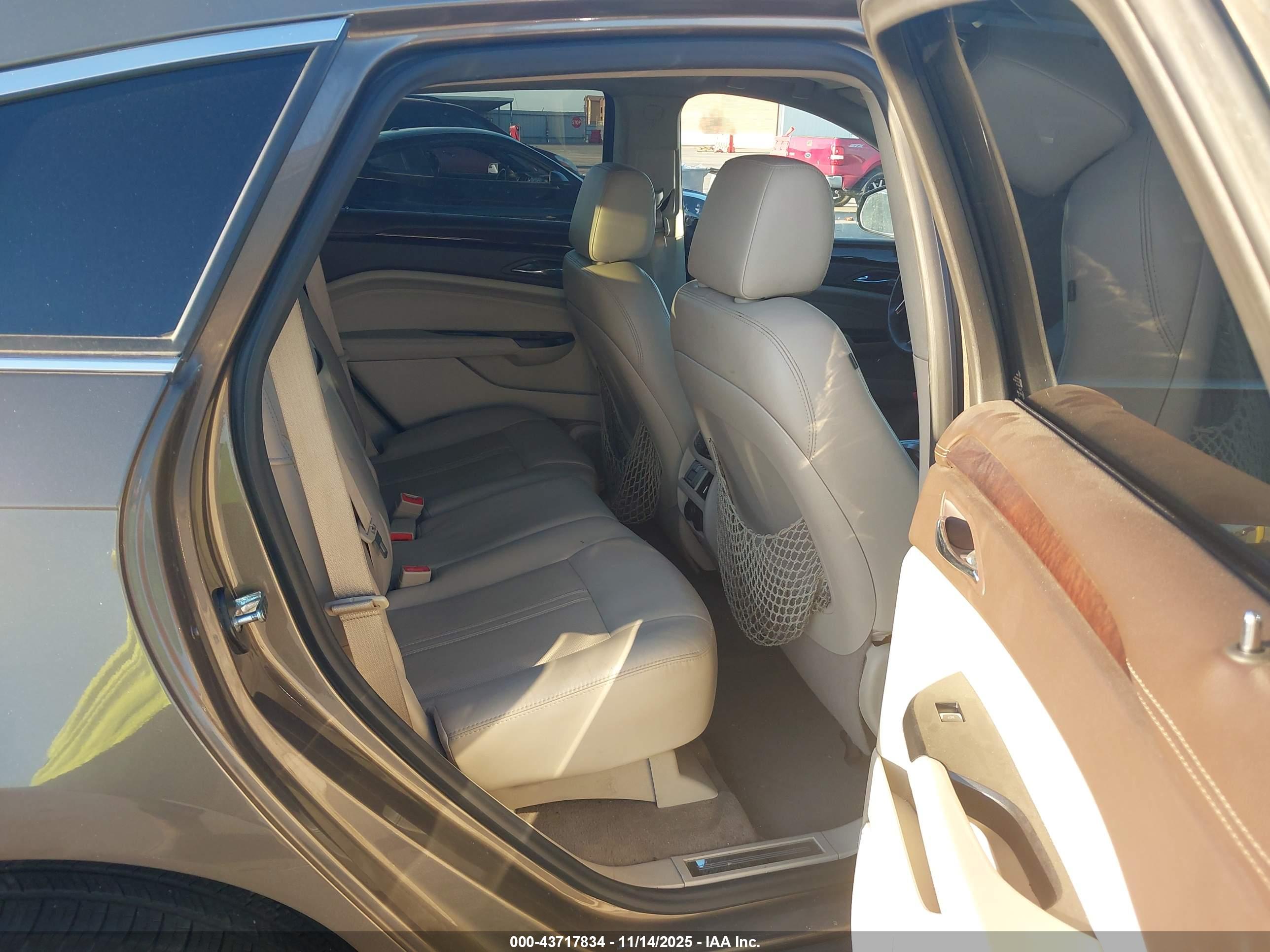 CADILLAC SRX image 8