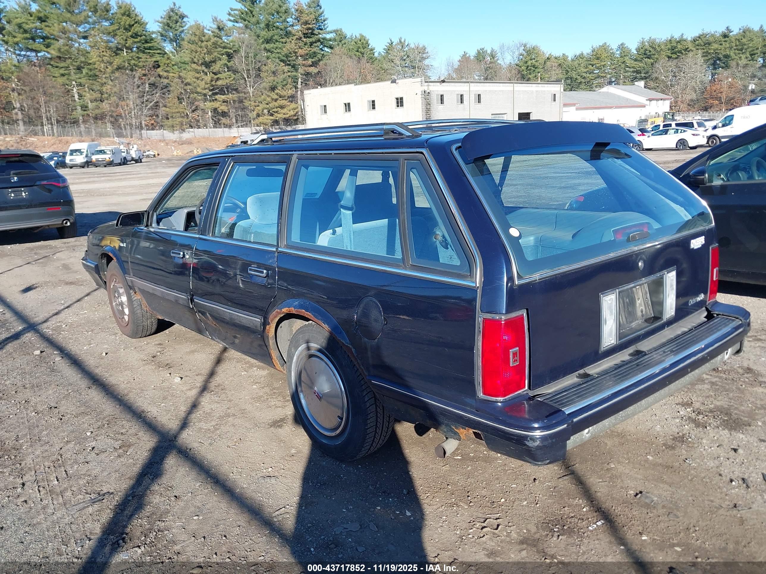 OLDSMOBILE CIERA image 3