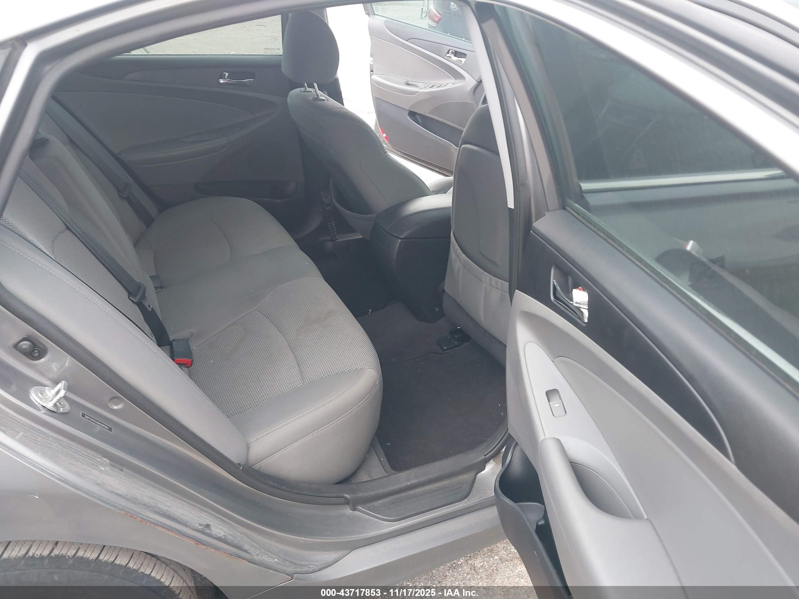 HYUNDAI SONATA image 8