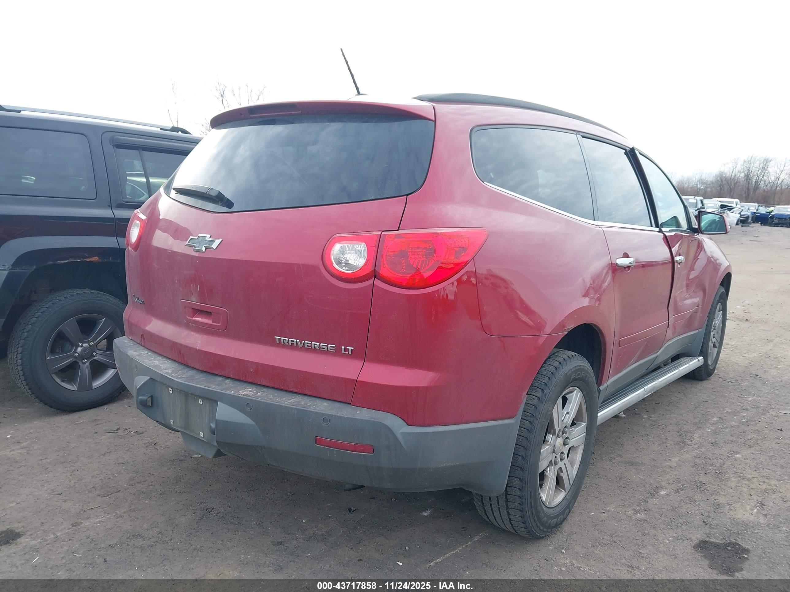 CHEVROLET TRAVERSE image 4