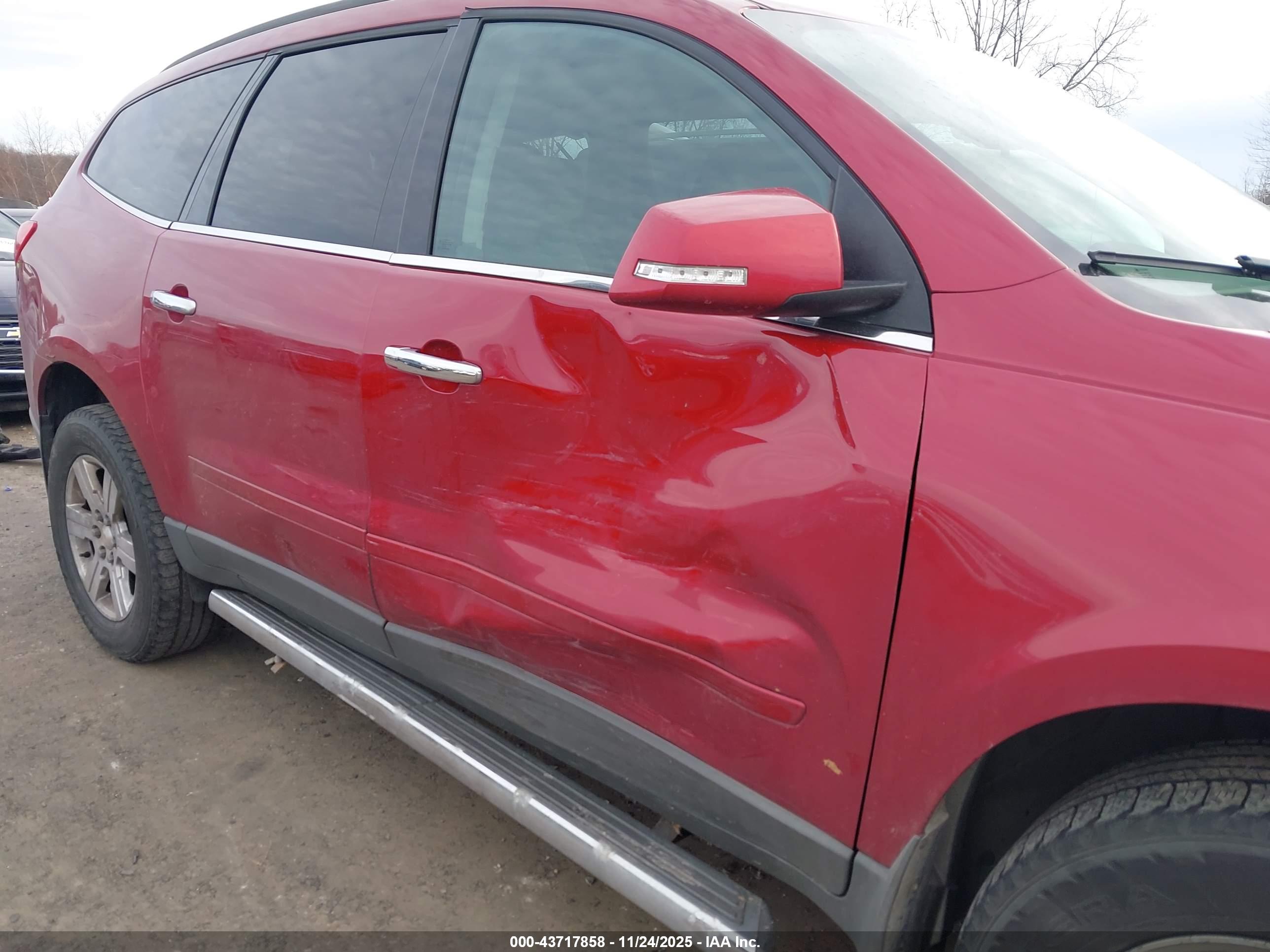 CHEVROLET TRAVERSE image 6