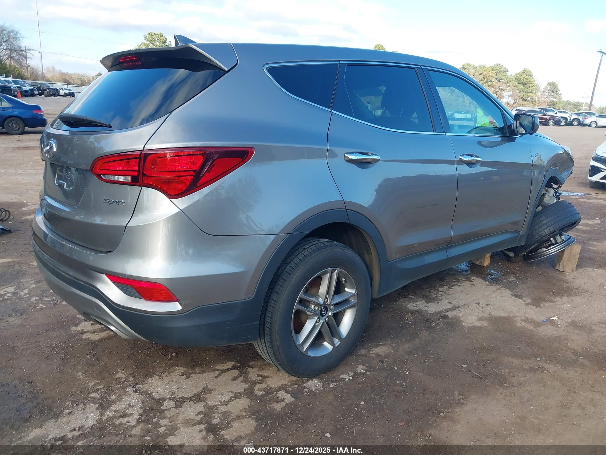 HYUNDAI SANTA image 4